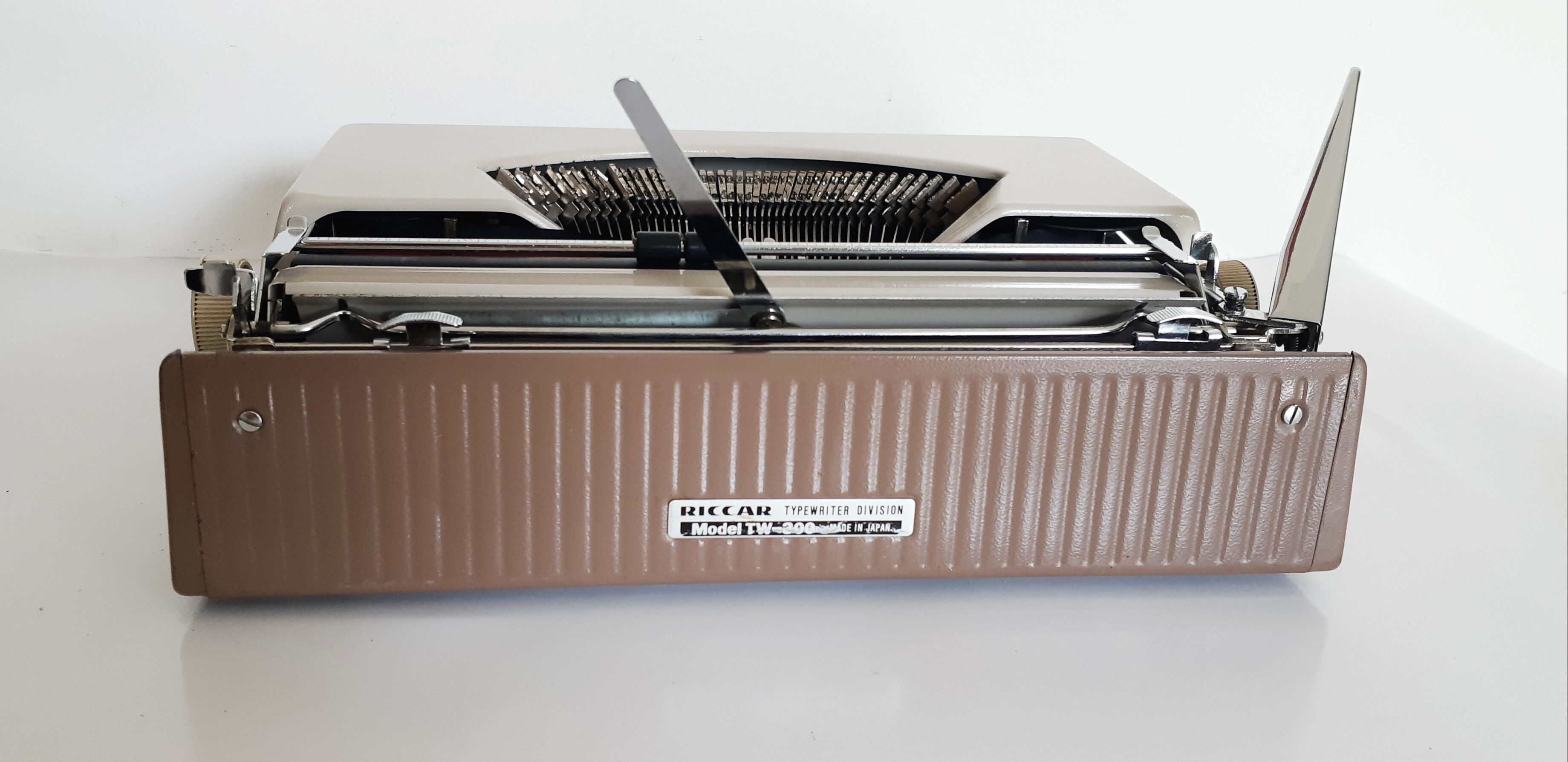 Portable, functional Riccar typewriter