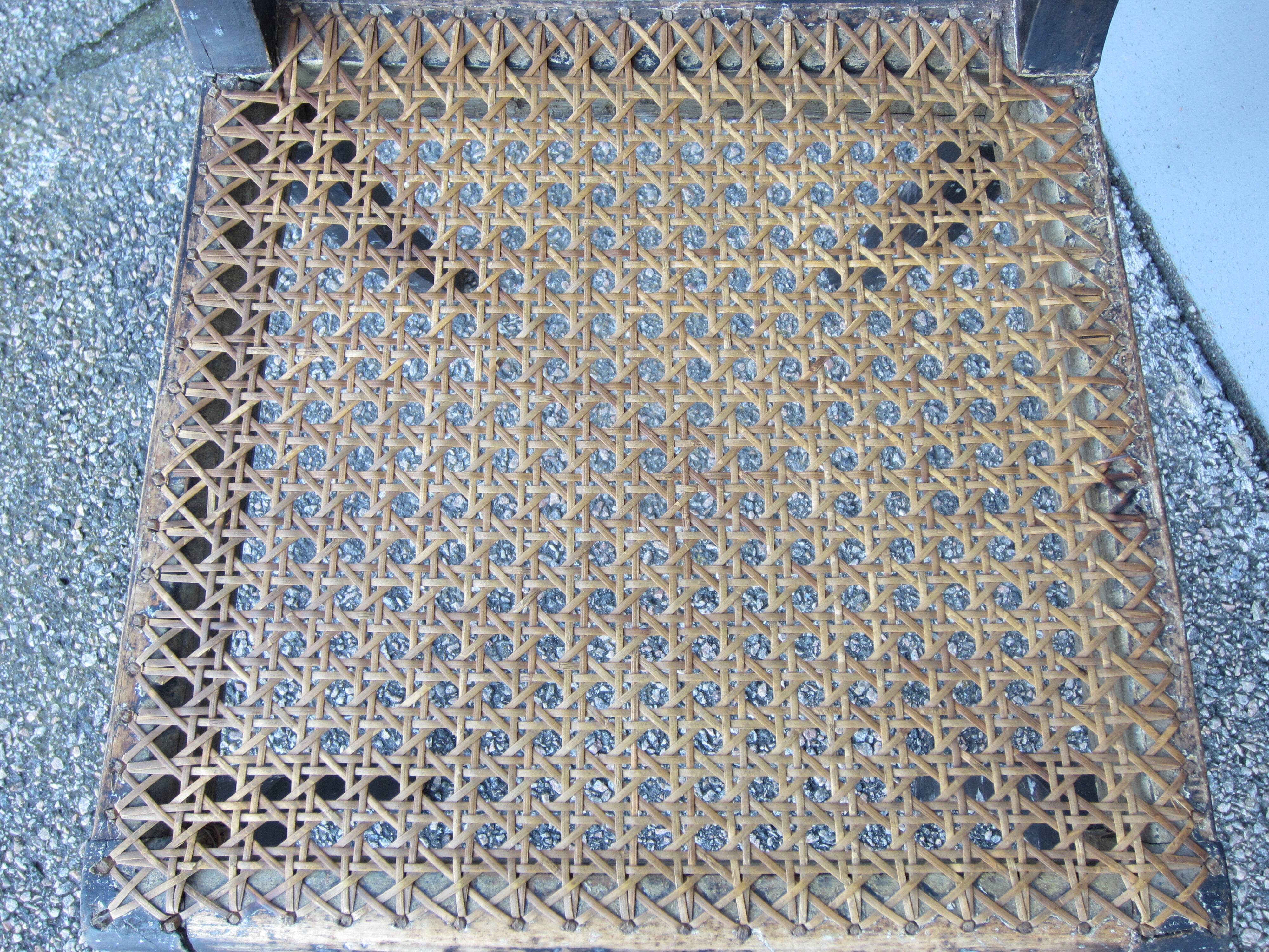 Scandinavian cannée chair