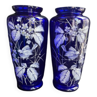 Paire de vases verre soufflé bleu cobalt émaillé blanc numérotés