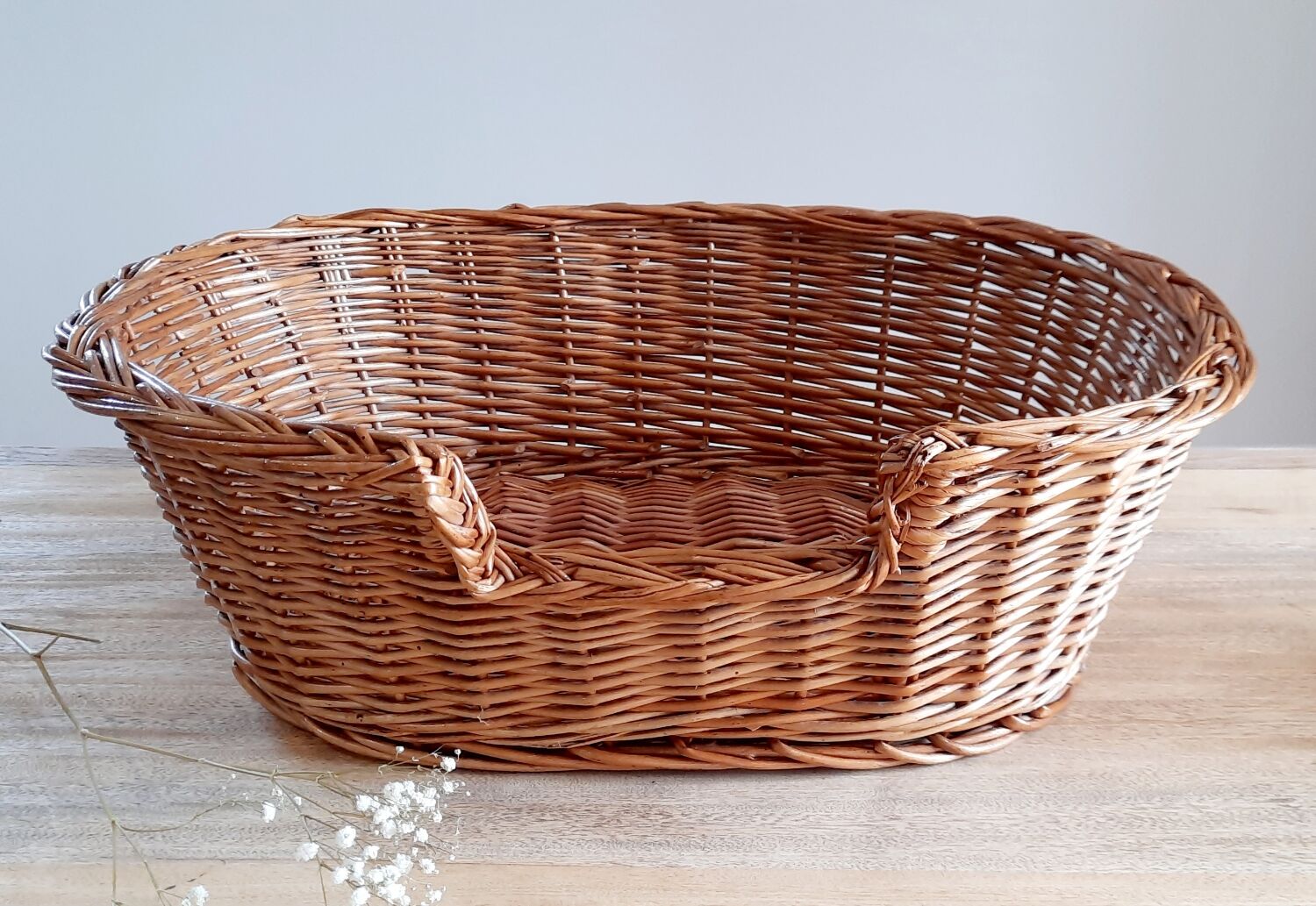 Wicker cat or dog basket