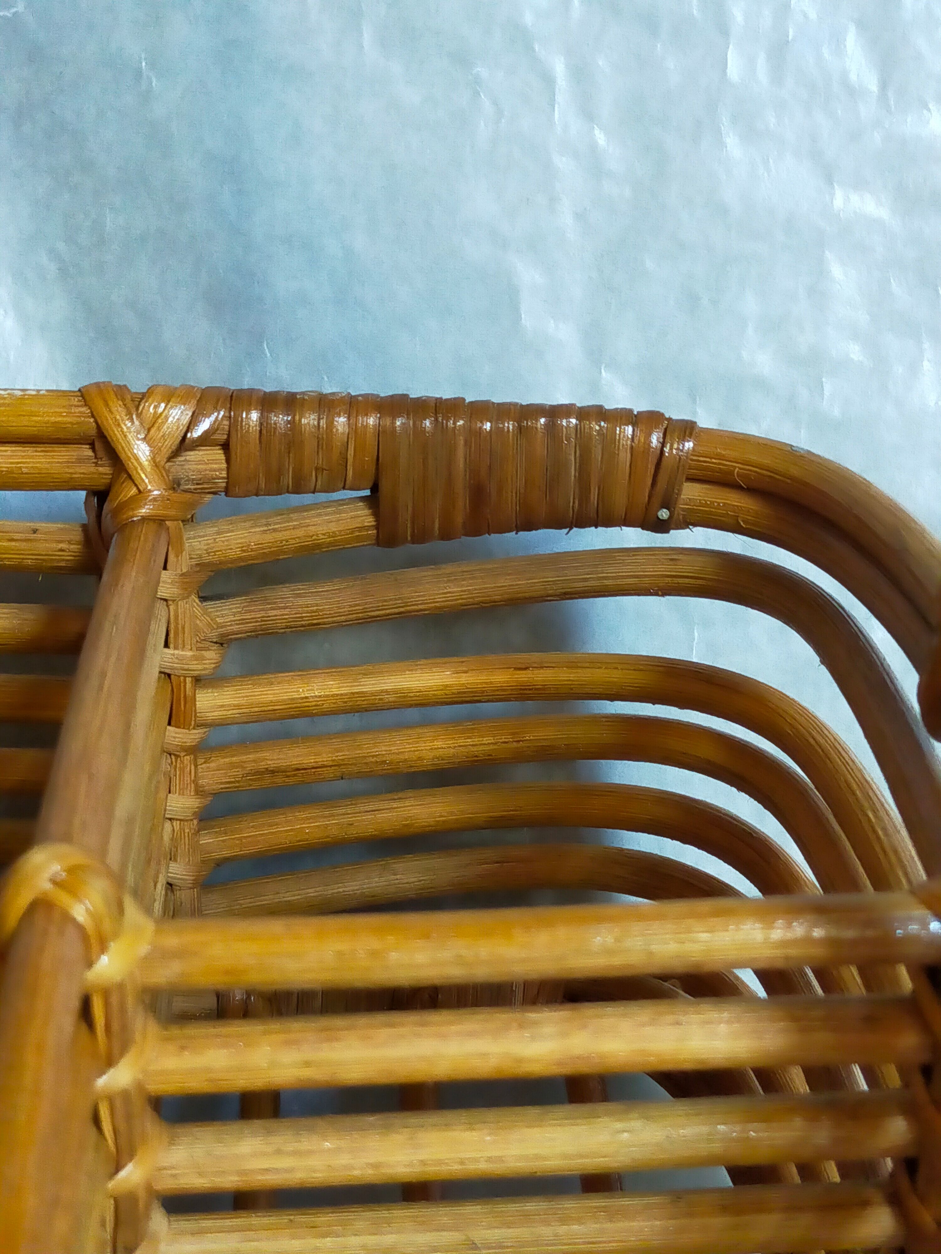 Bottle basket in vintage wicker 60s