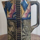 Onnaing slip pitcher