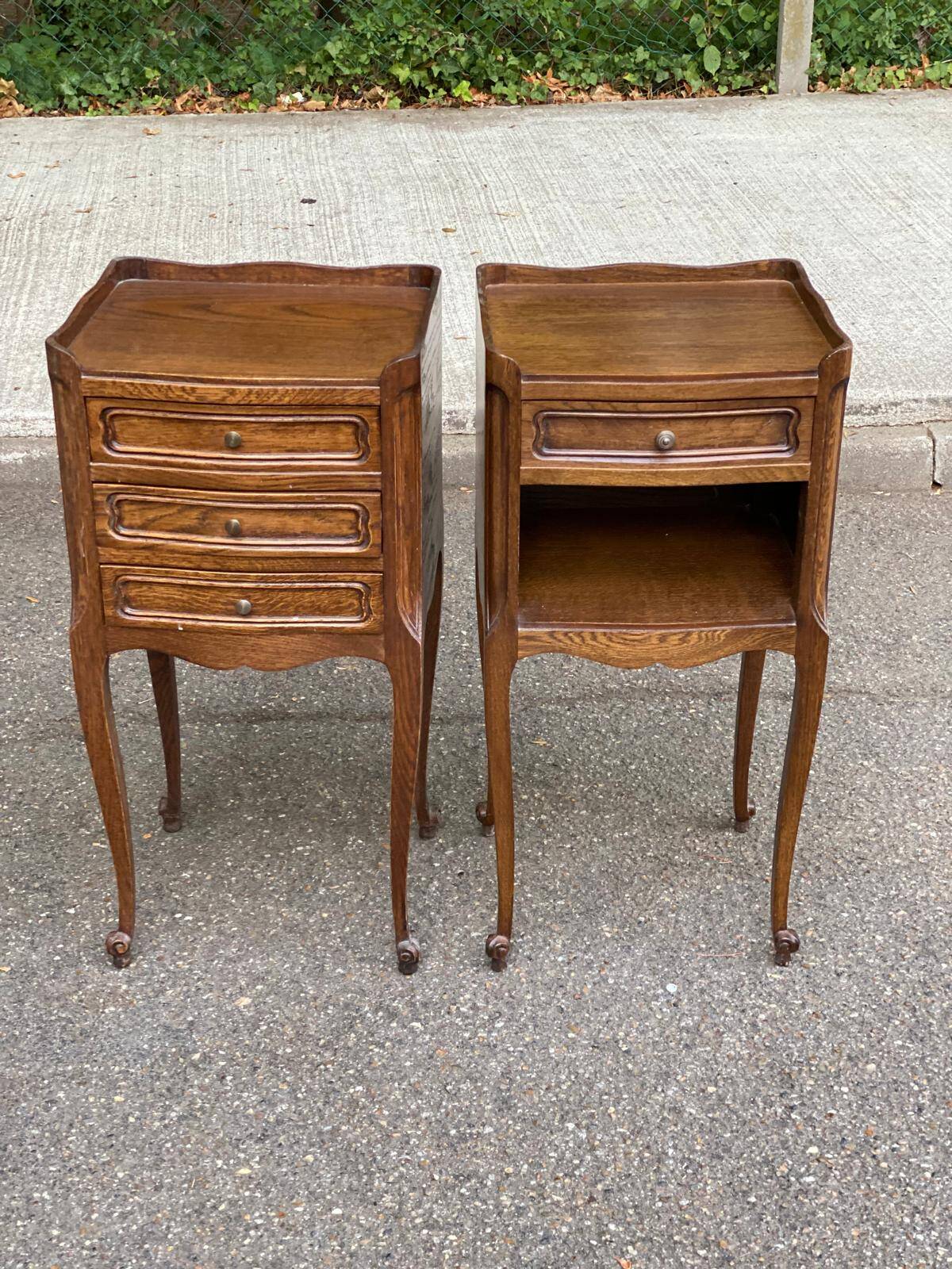 2 Louis XV bedside tables made of curved solid oak with drawers from 1960.