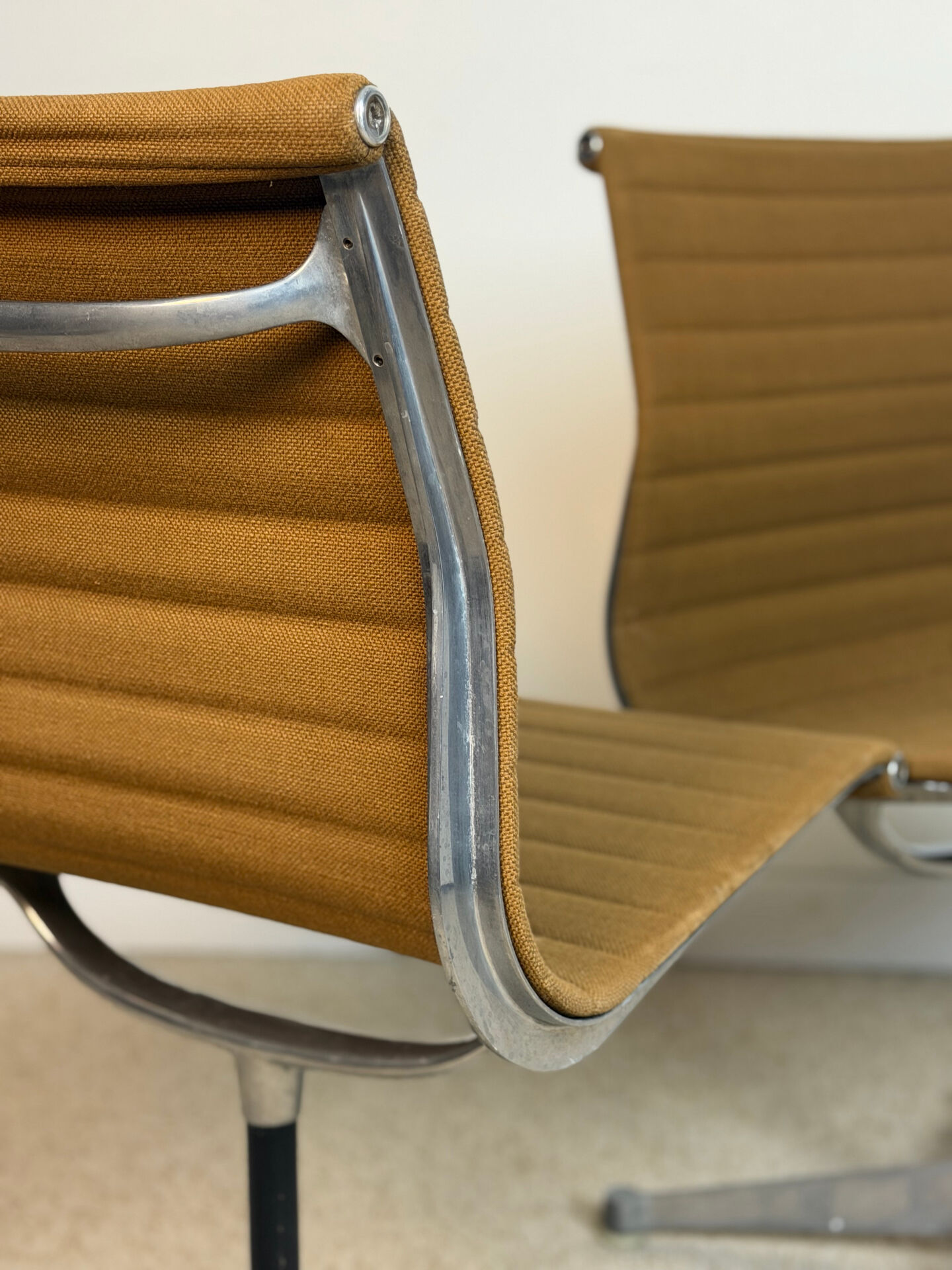 Lot de 5 chaises Herman Miller Aluminium Group – Charles & Ray Eames
