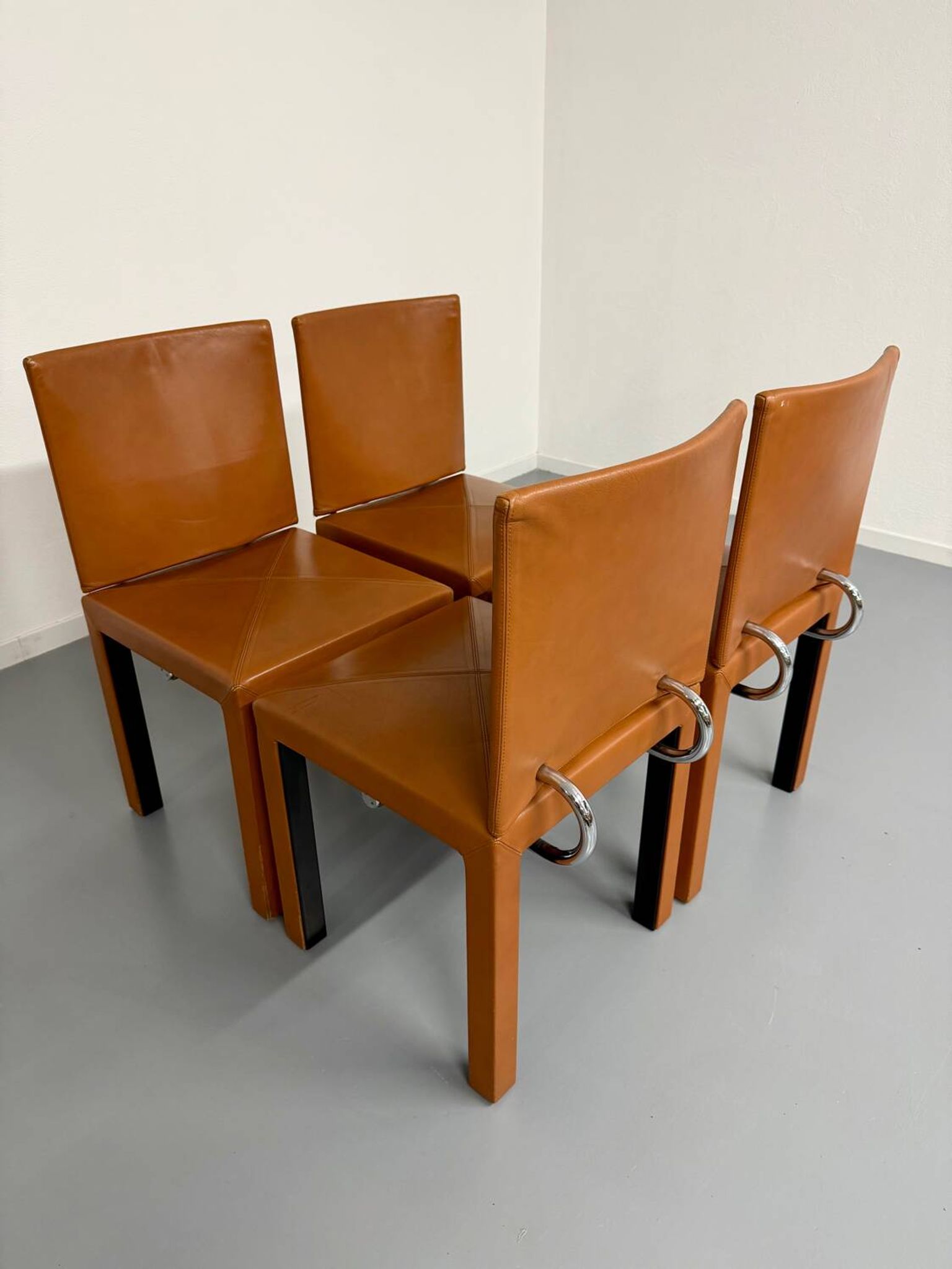 4 camel leather chairs, postmodern design by Paolo Piva for B&B Italia Arcadia.