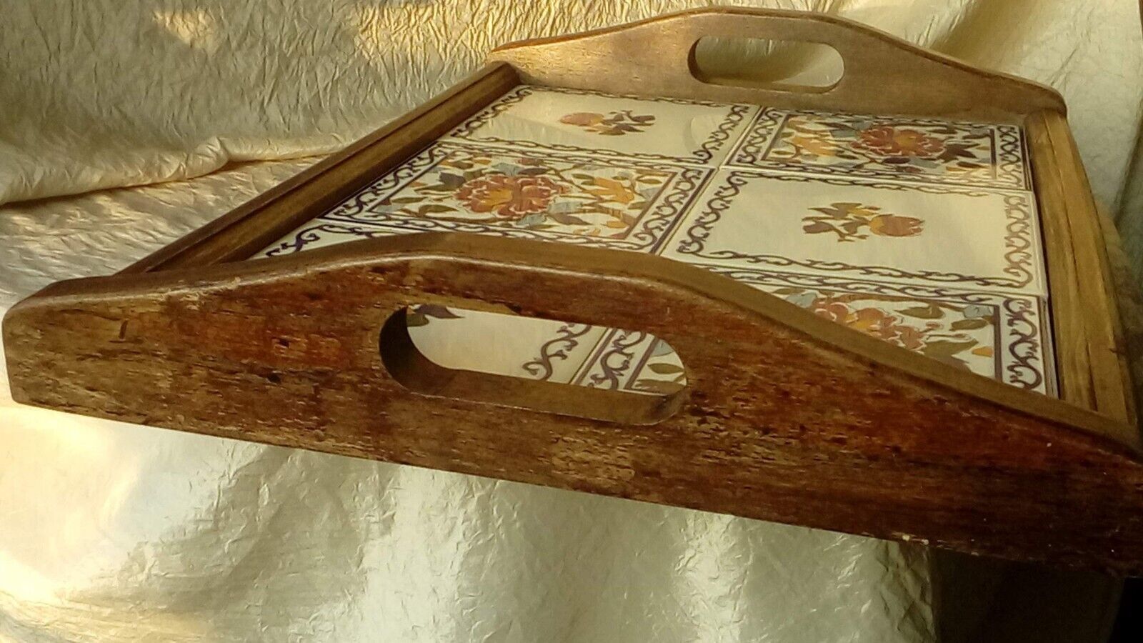 Wooden top and faience of gien decoration peony