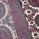Ancien tapis persan. 194 x 102 cm.