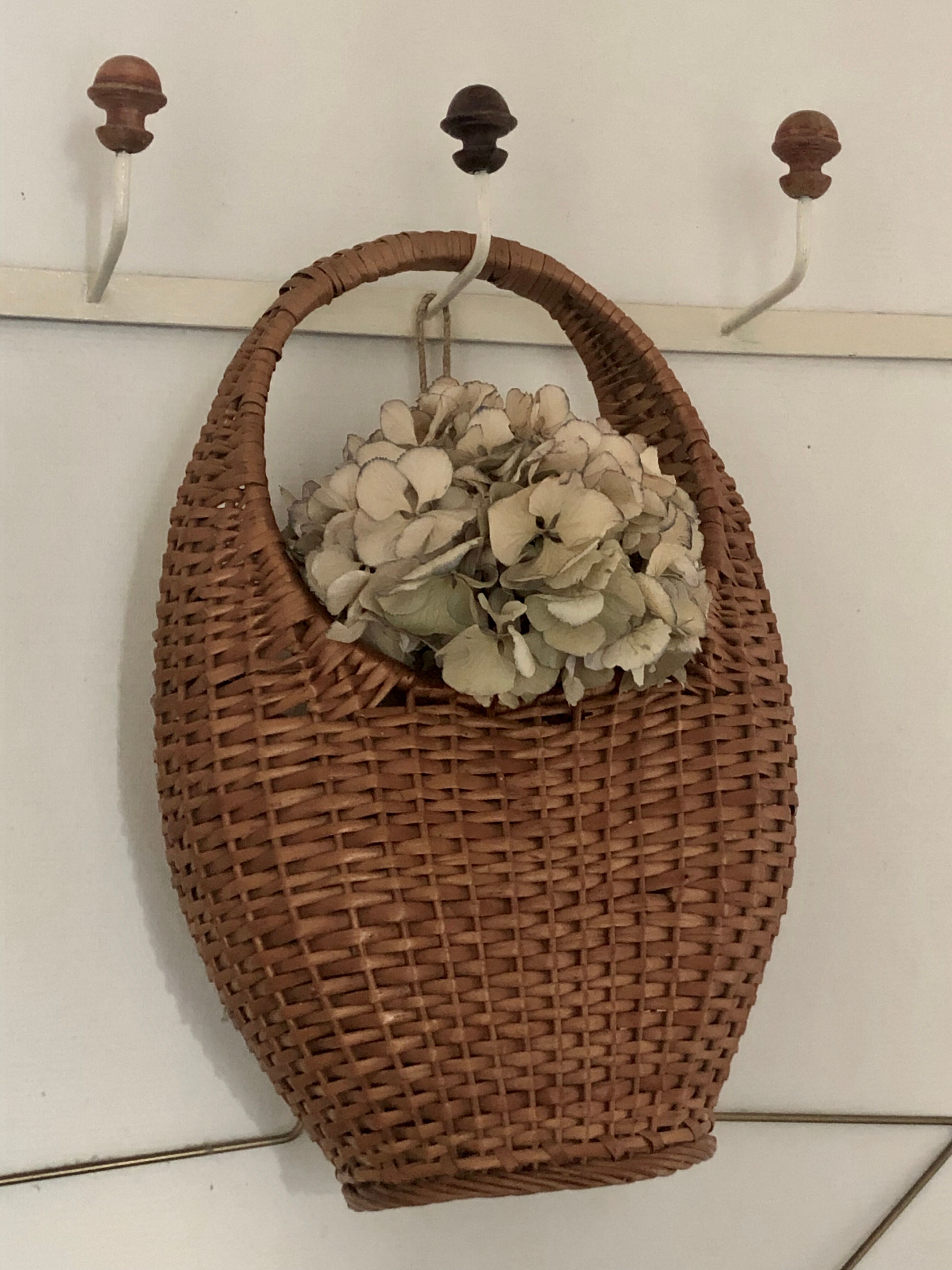 Panier en osier tressé