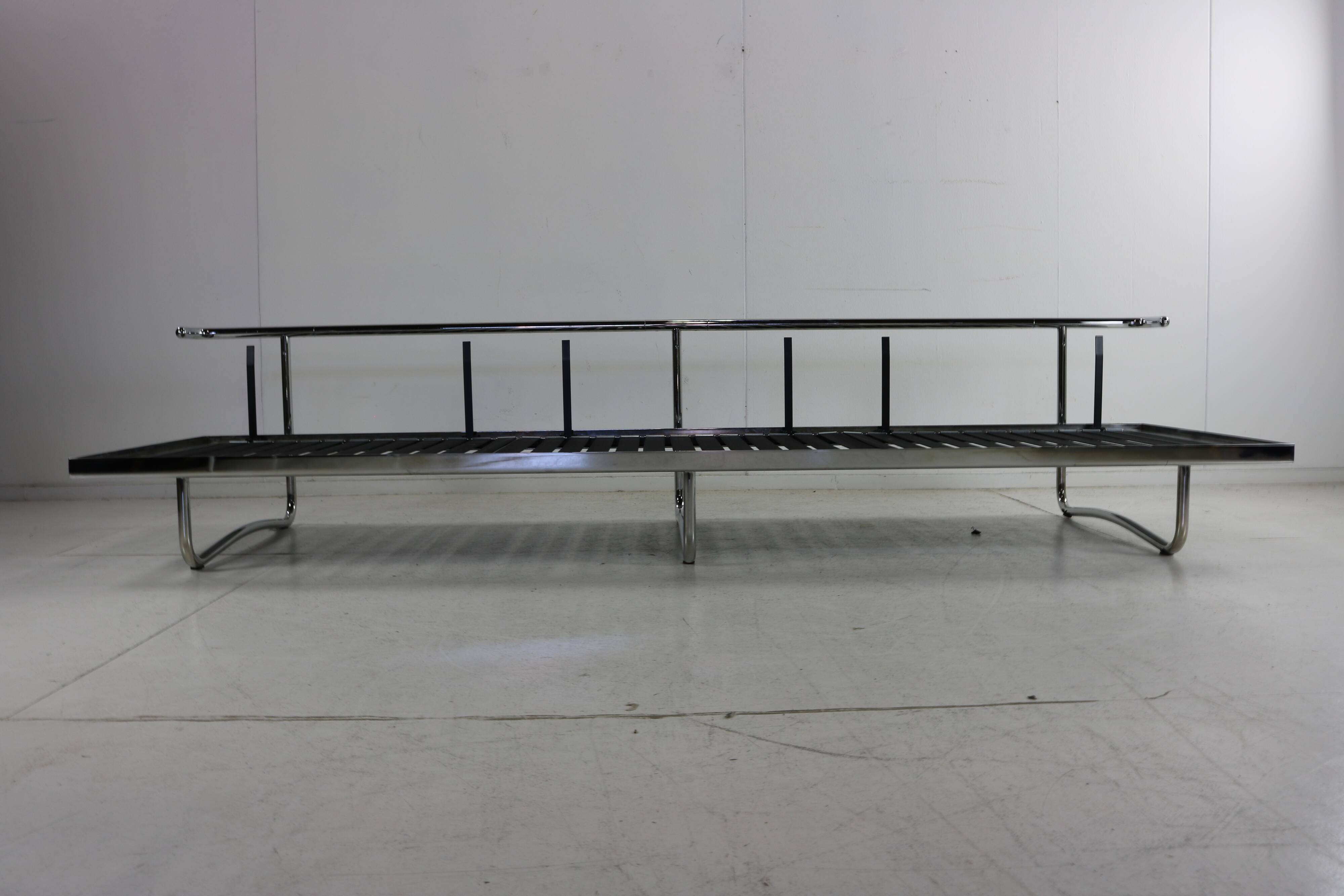 Beautiful designed black leather LC5 three seater sofa by Cassina