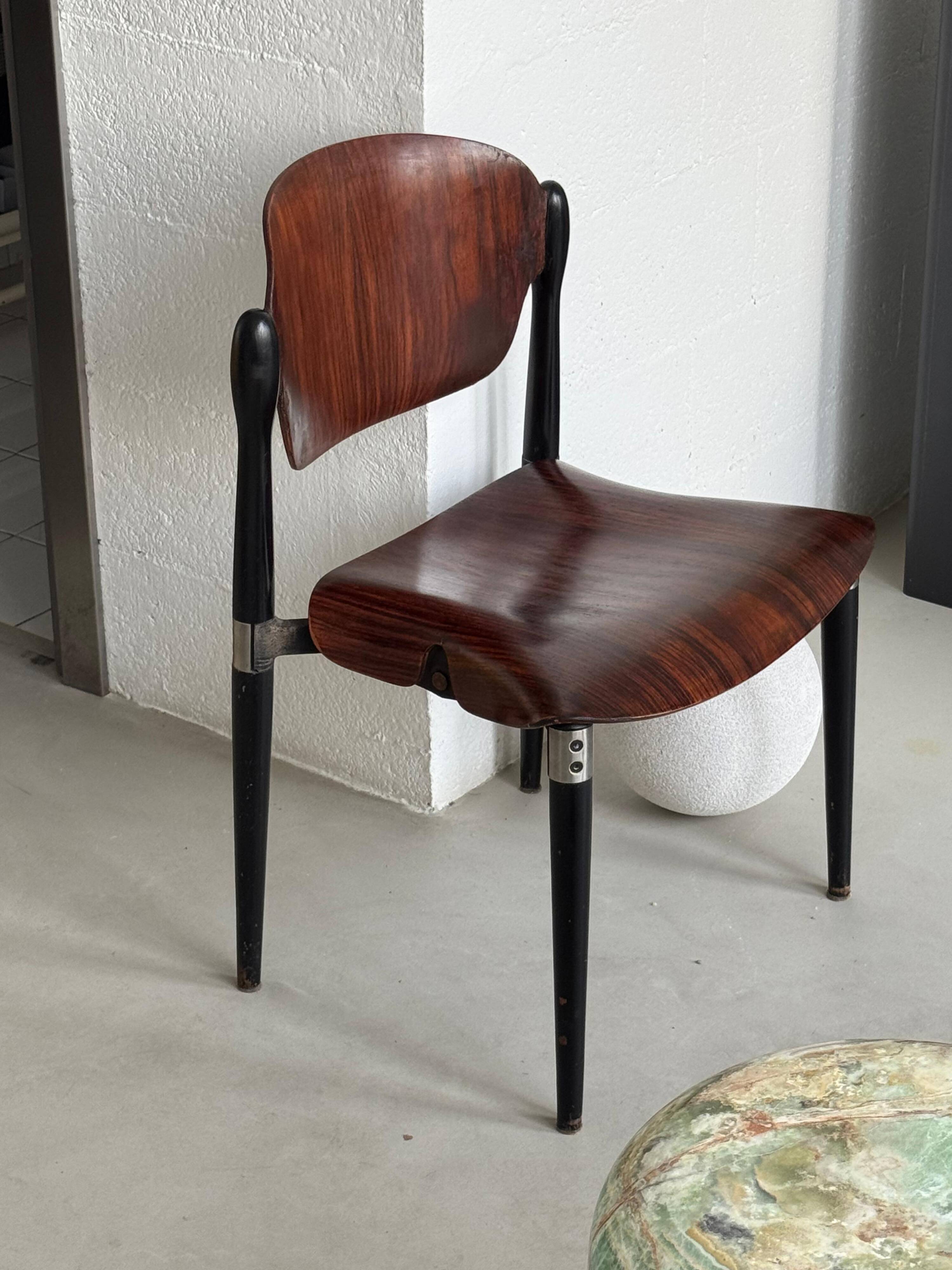Ensemble de 4 chaises S83 Eugenio Gerli pour Tecno, fabriquées à Milan, Italie.