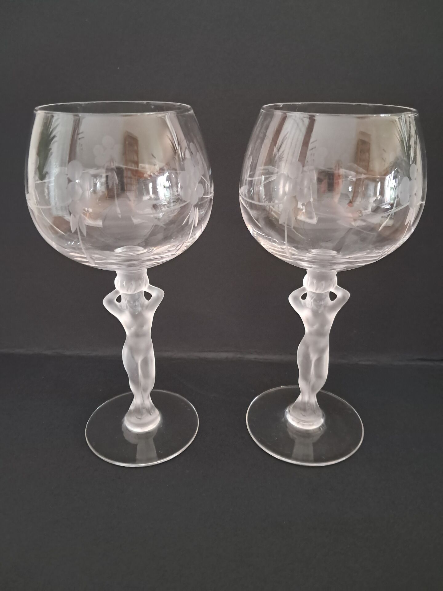 Two Bayel crystal wine glasses Bacchus Venus.