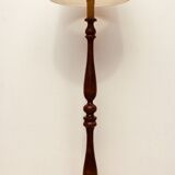 Wood-style floor lamppost