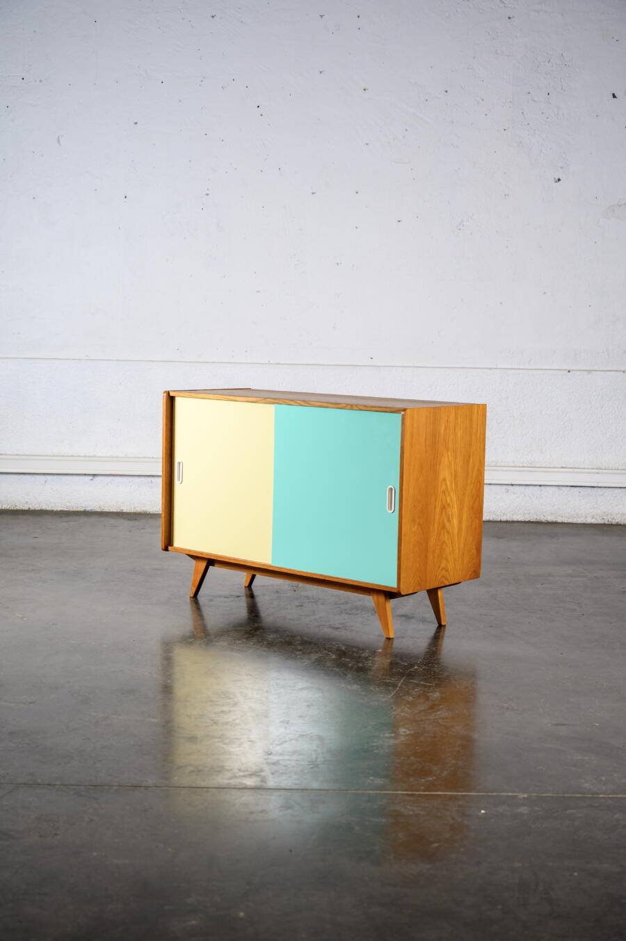 Buffet jiroutek beige and blue sliding doors
