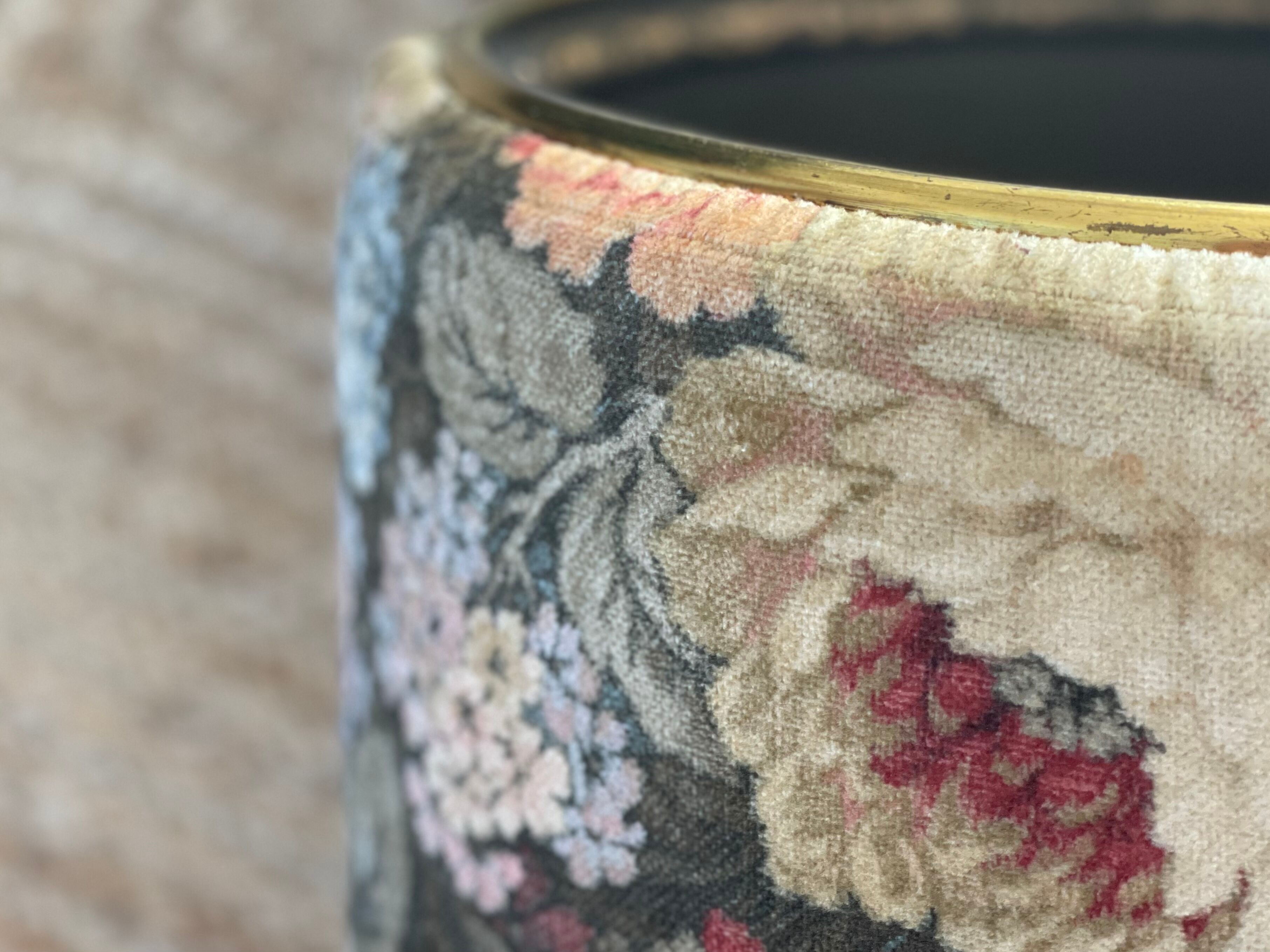 Pouf en velours 1970