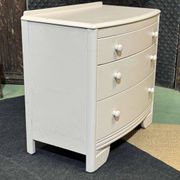 Small English chest of drawers from the 1960s in oak.