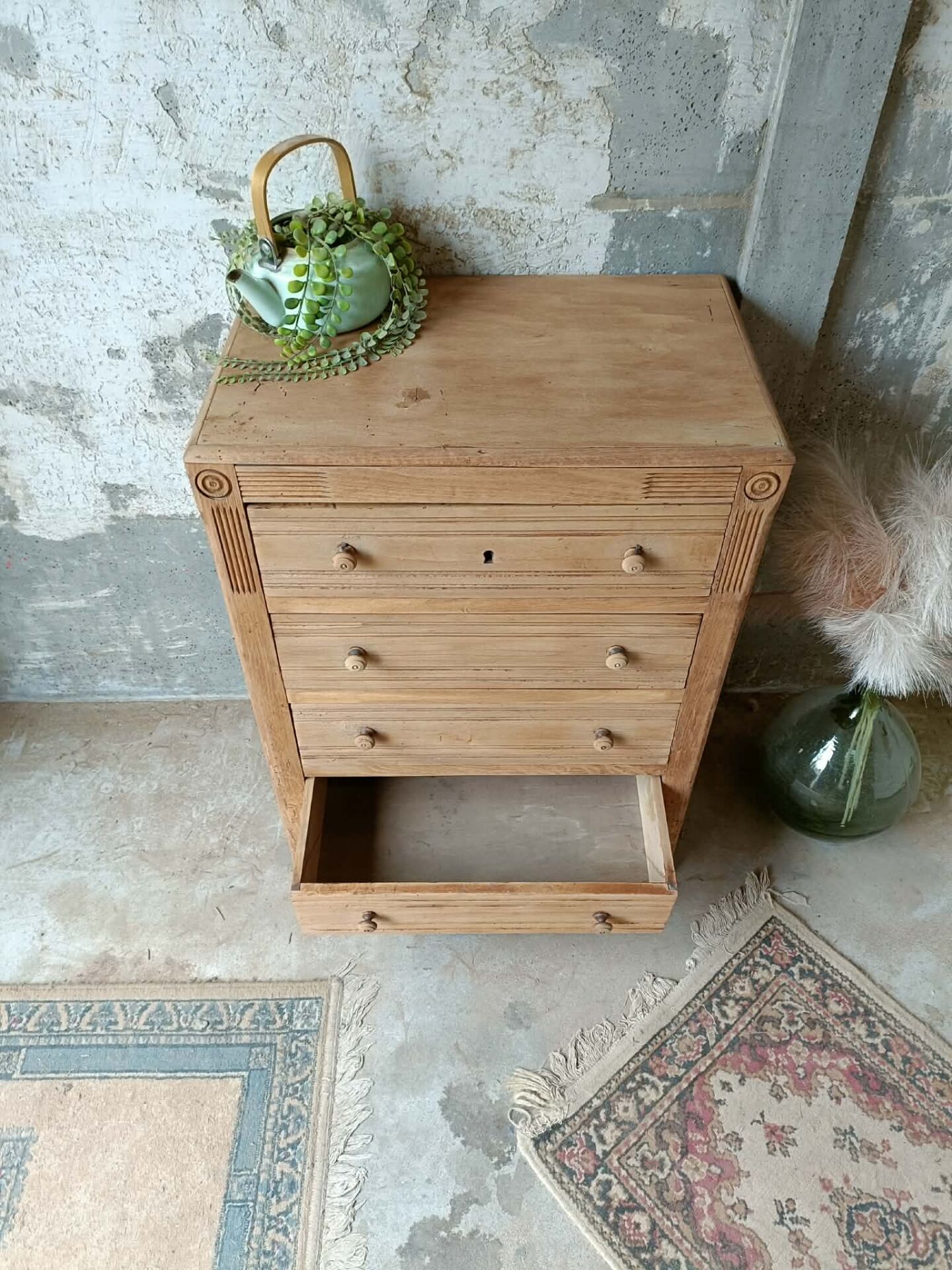 Parisian commode