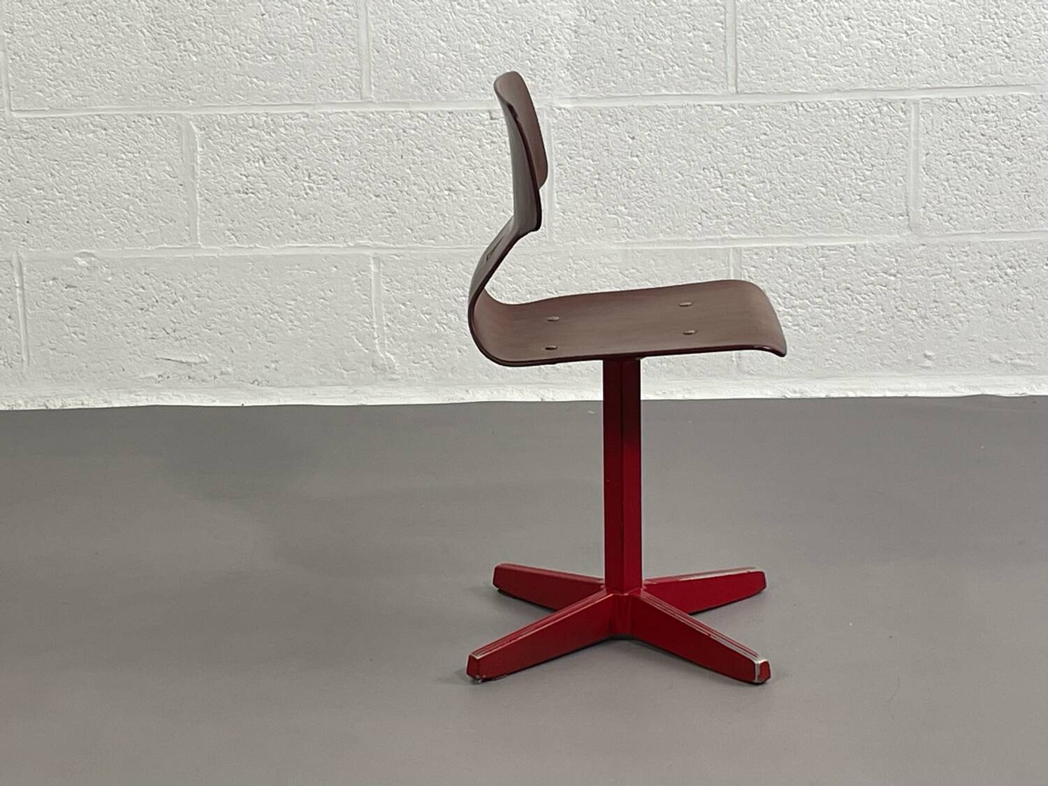 Galvanitas school chair