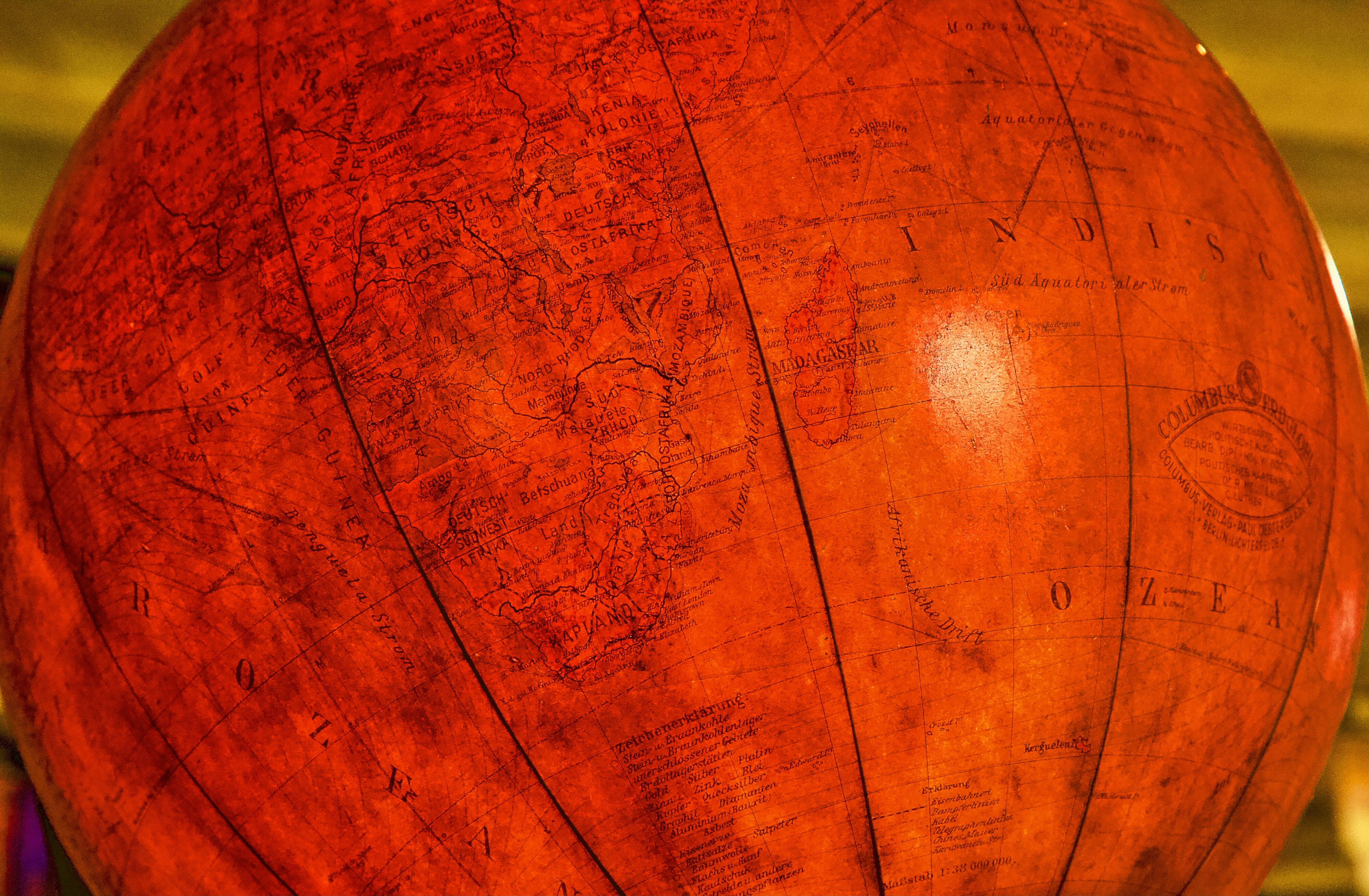 Columbus globe. Edited by Oberrealsch uldirektor Dr. R. Neuse.