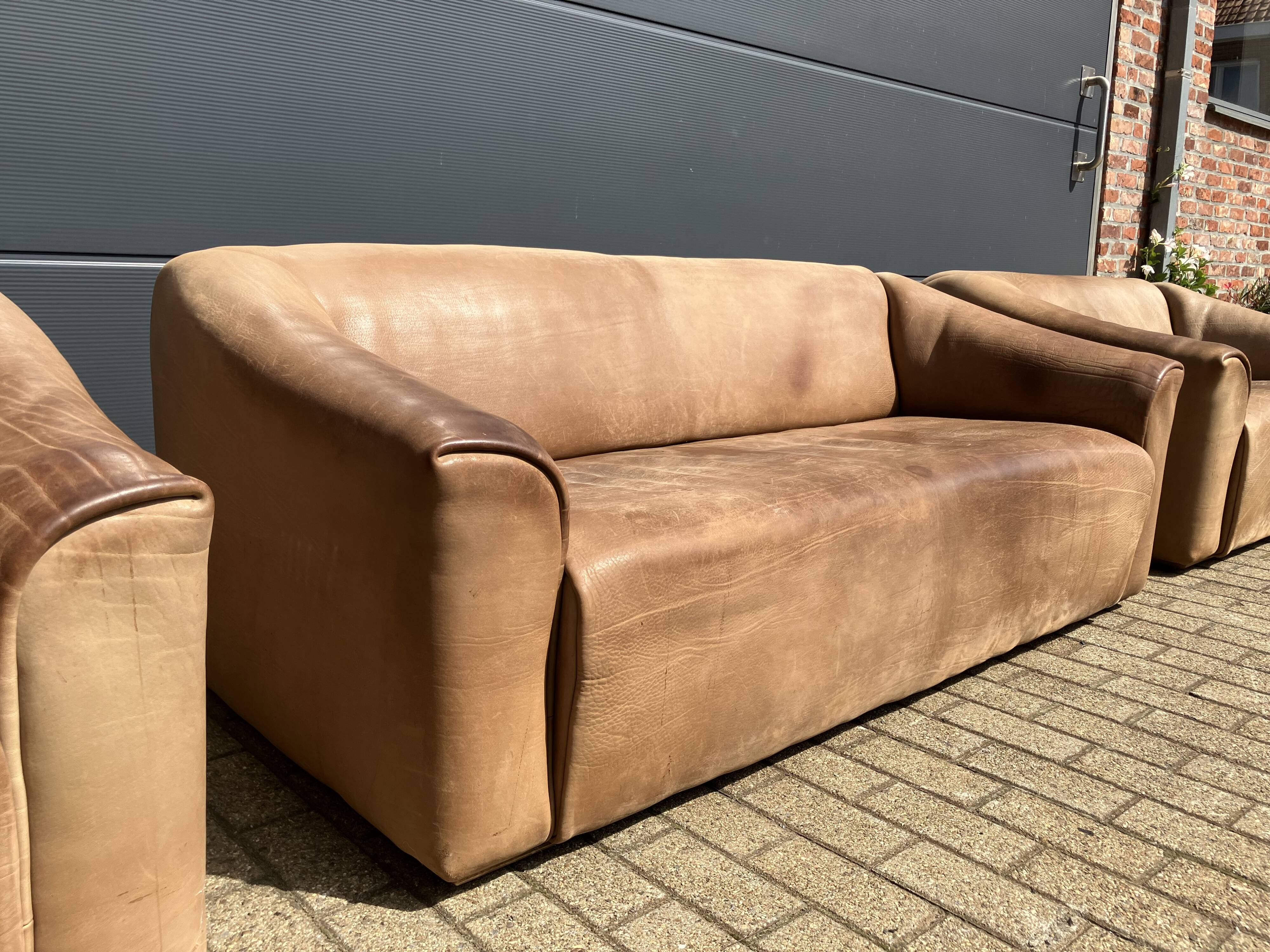 3-seater De Sede sofa in 5mm NECK Buffalo leather, Cognac color