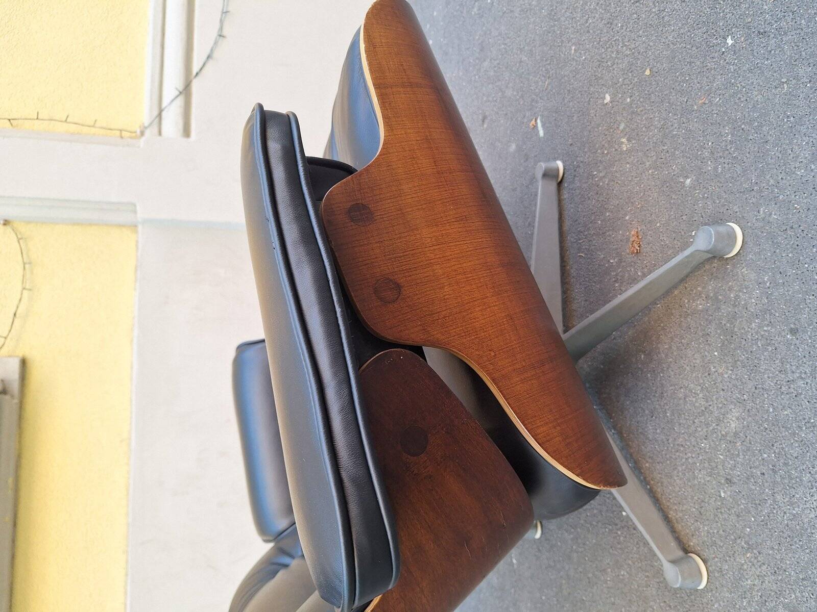 Vintage Lounge Chair in Black Leather by Charles Eames and Ray Eames for Herman Miller, 1960s