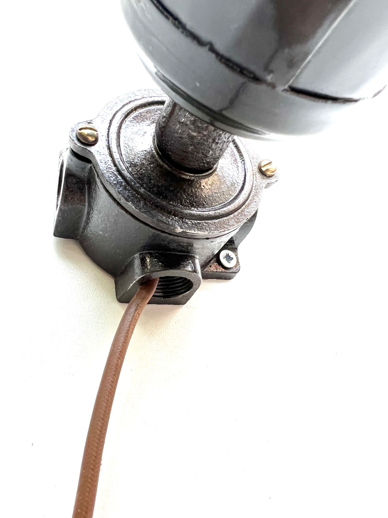 BLACK ENAMELLED TOLE WALL LAMP 1940 LEGRAND Ø 25 CM