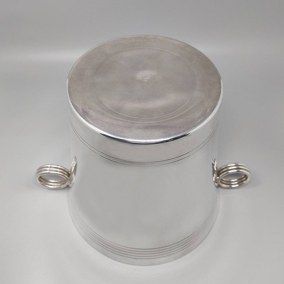 1930s Gorgeous Art Deco Champagne or Ice Bucket by Udner in Silver Plated.