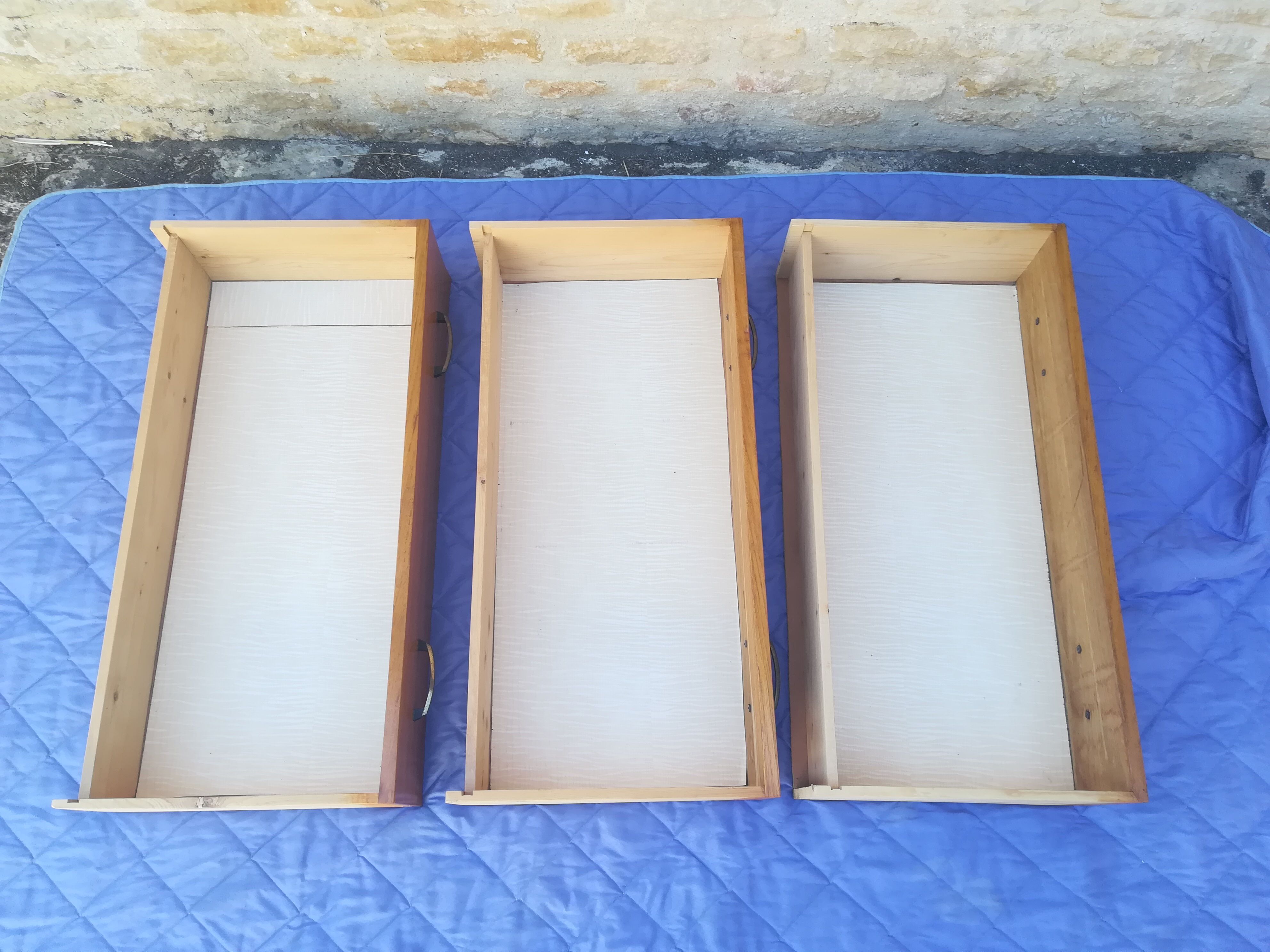 Convenient metal compass feet