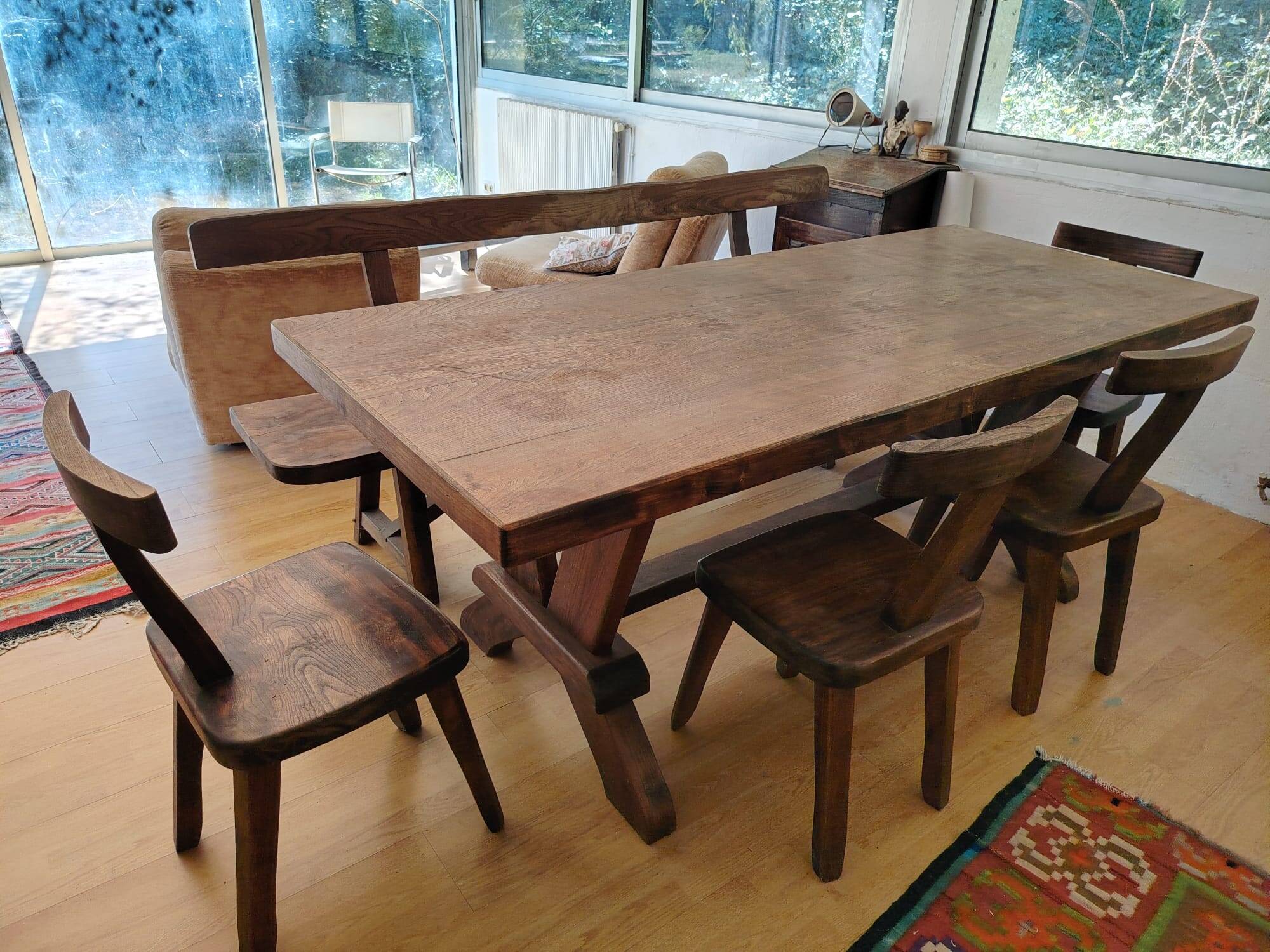 Set table, 4 chairs and a brutalist bench in the Regain style.
