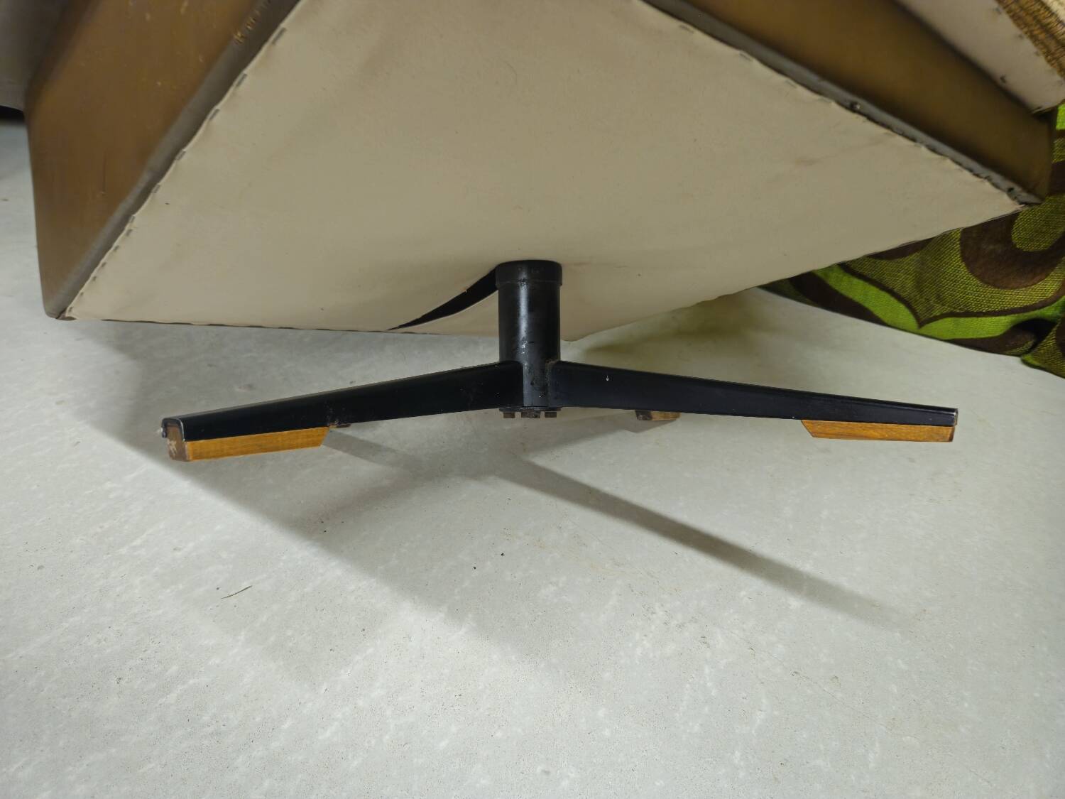 "1970 swivel armchair pair"