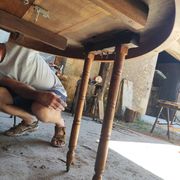 Table ovale en chêne blond sculpté - dite table de chasse