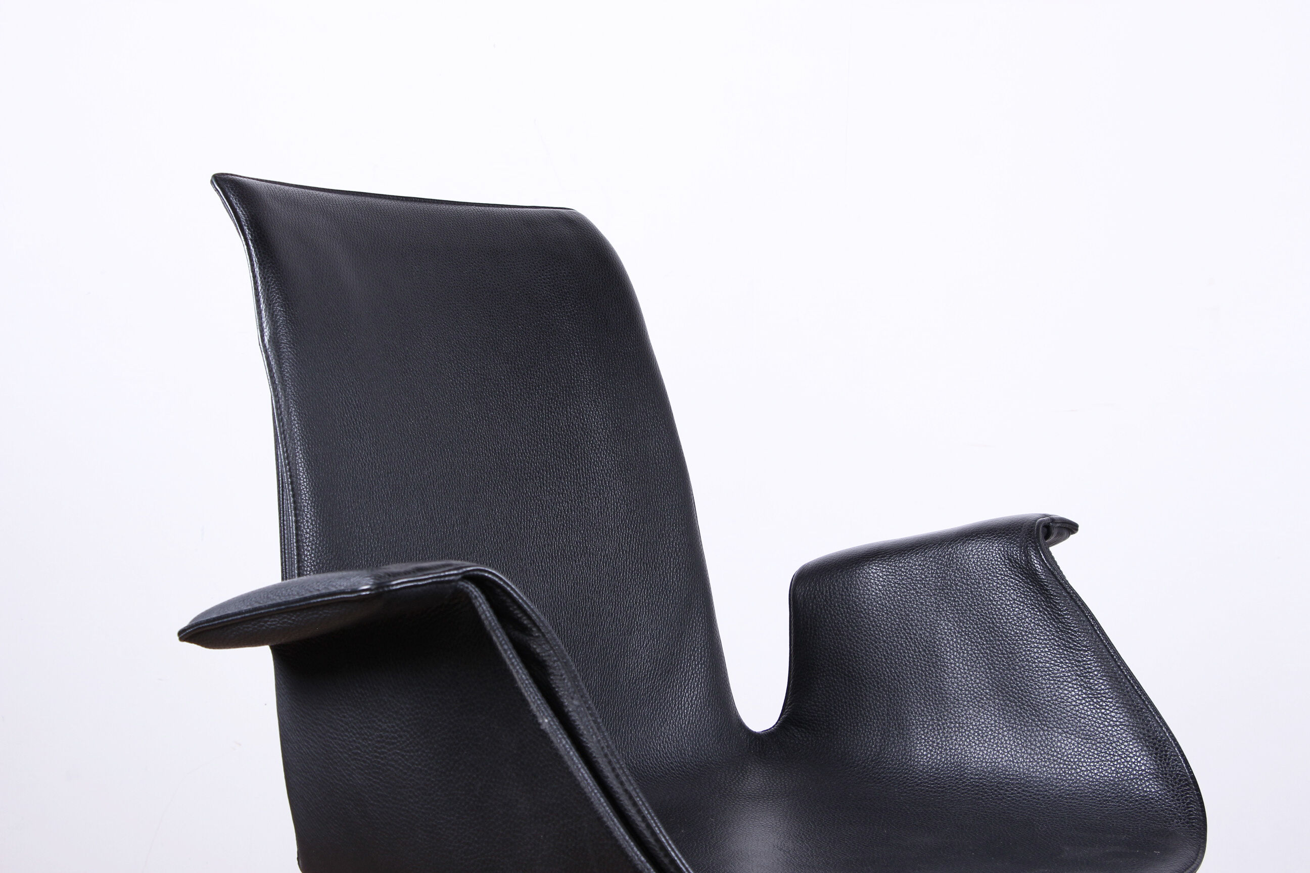 Danish armchair in Leather and Chrome Steel, model FK 6725 or "Tulip chair" by Preben Fabricius.