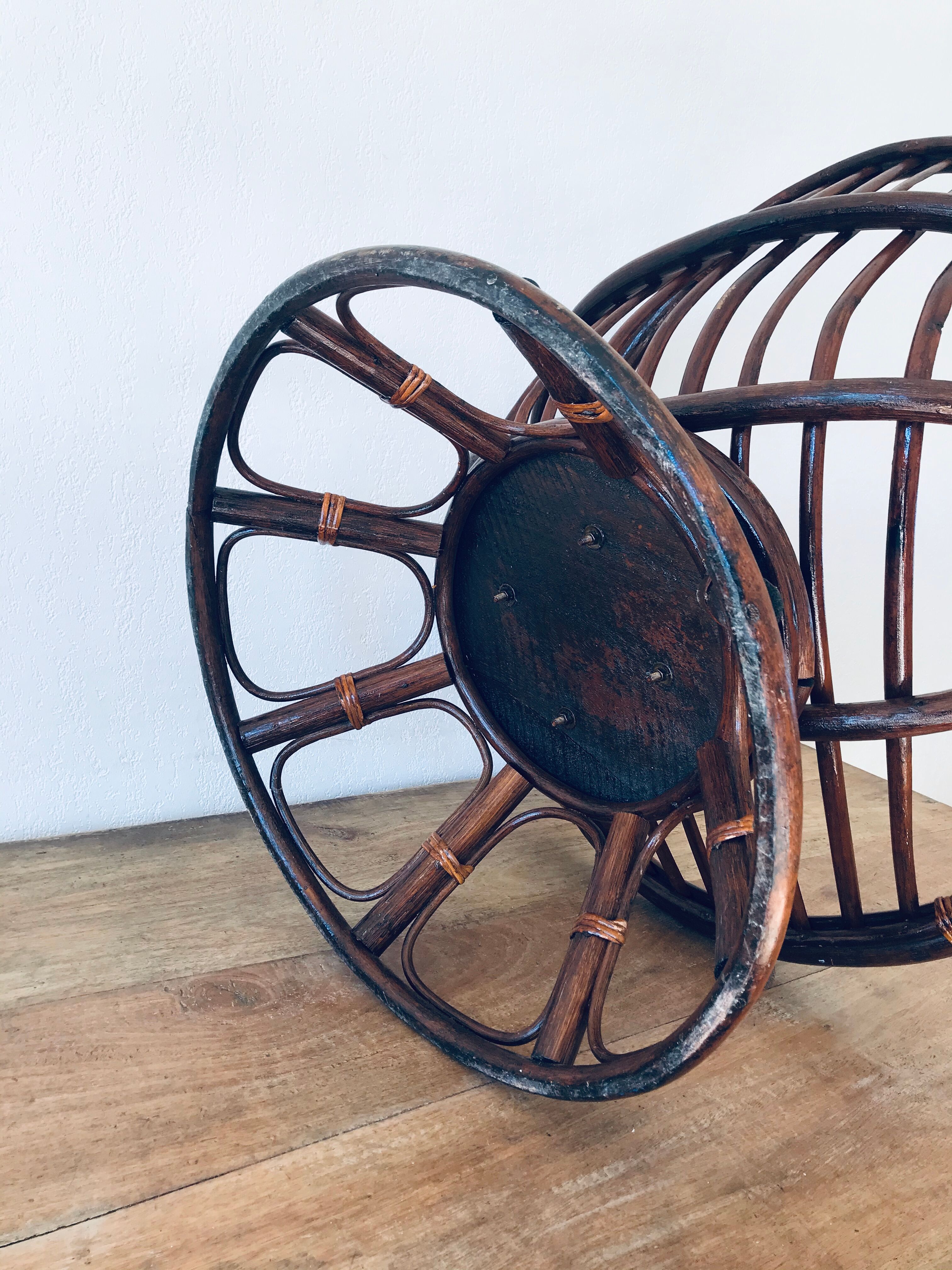 Rotating rattan chair