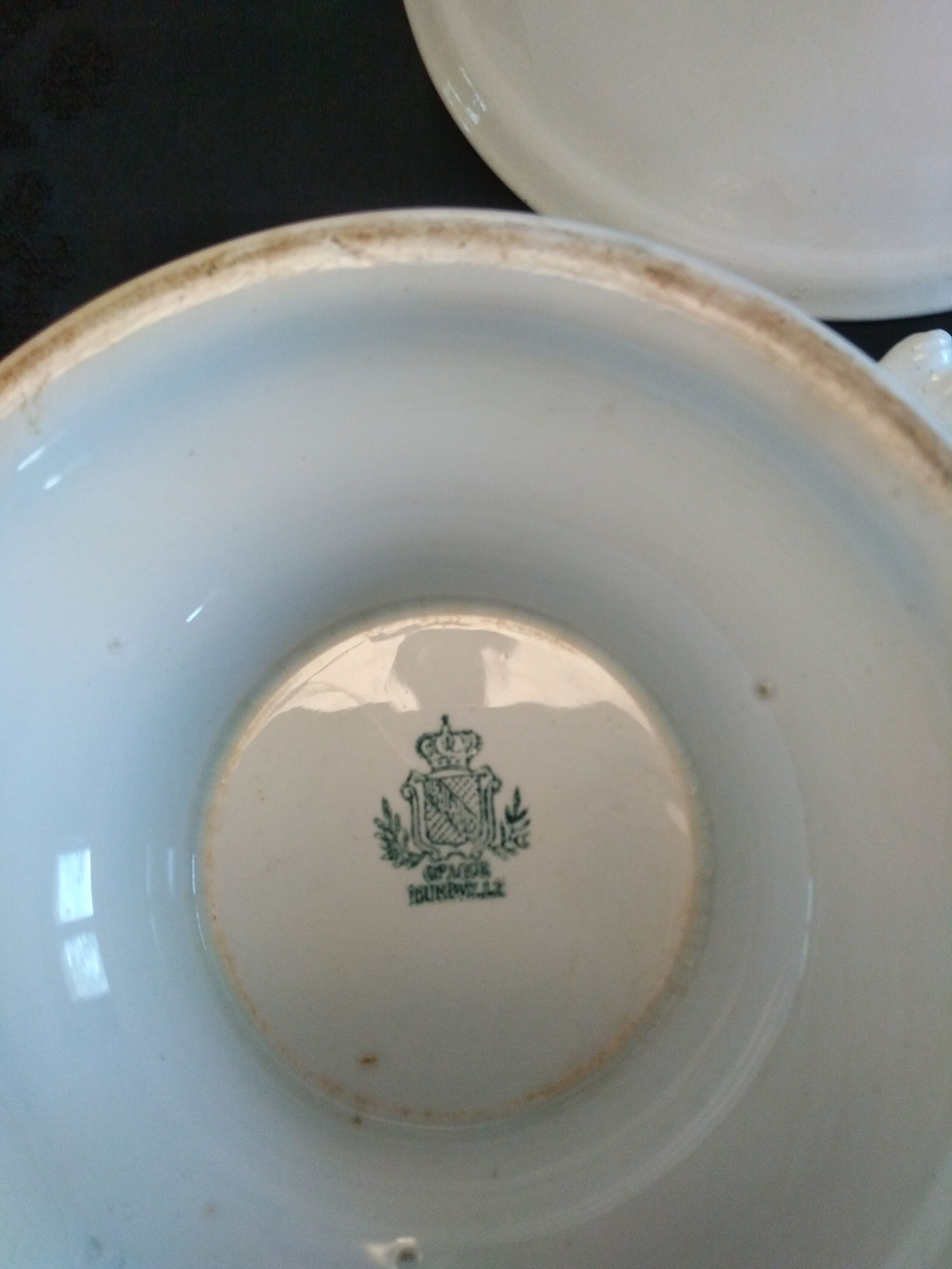 Soup tureen in opaque faience of Lunéville