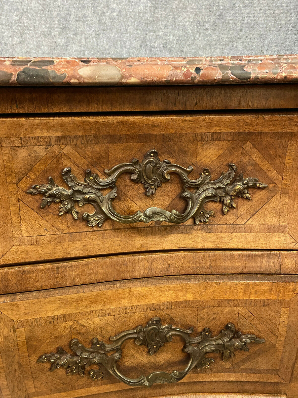 Convenient tomb Louis XV in precious wood marquetry around 1880