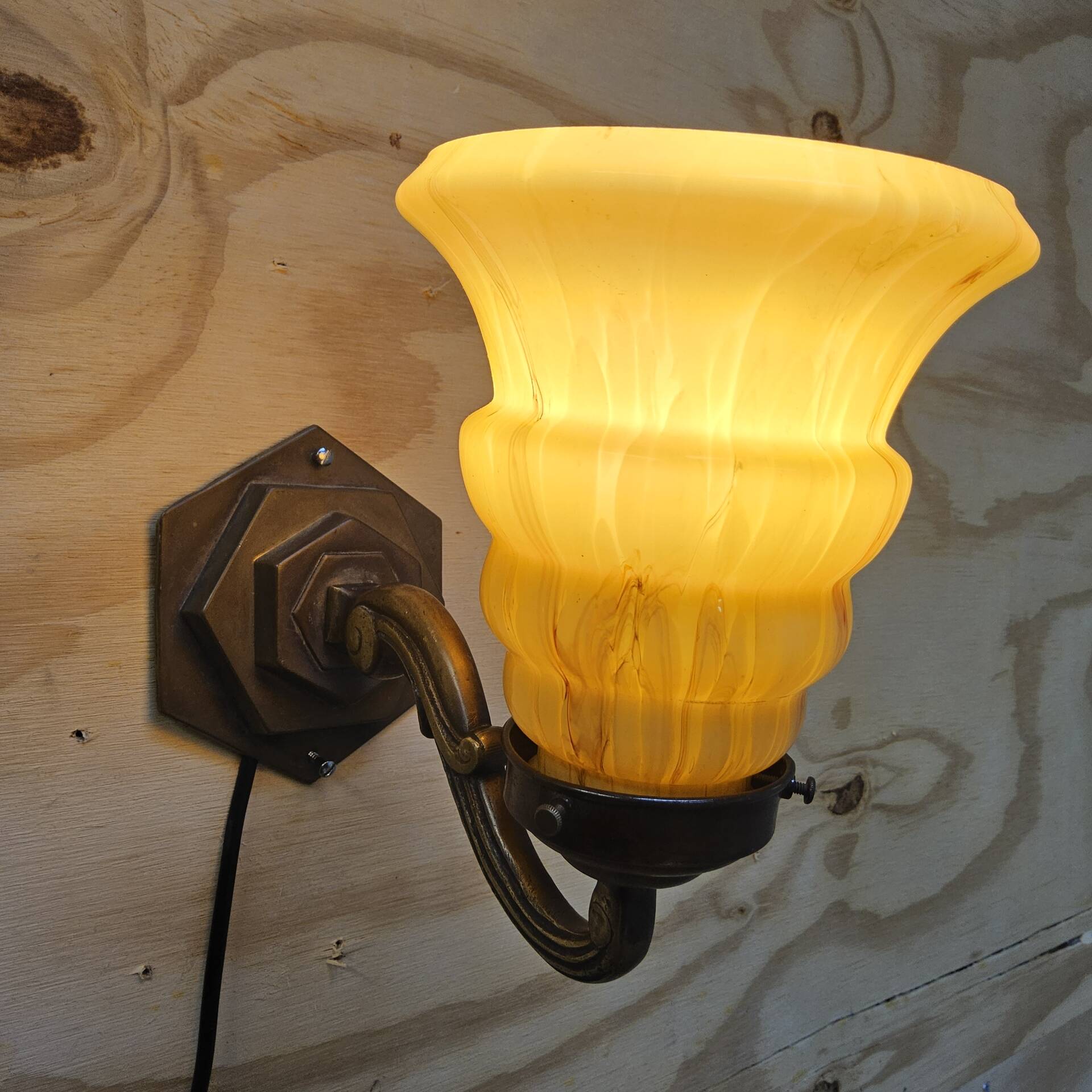Lampe murale / lampe de nuit Art Déco antique (verre marbré)