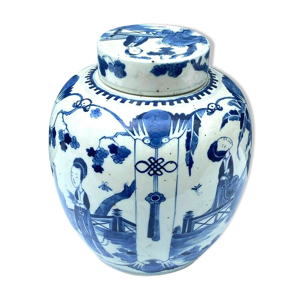 Pot couvert bleu et