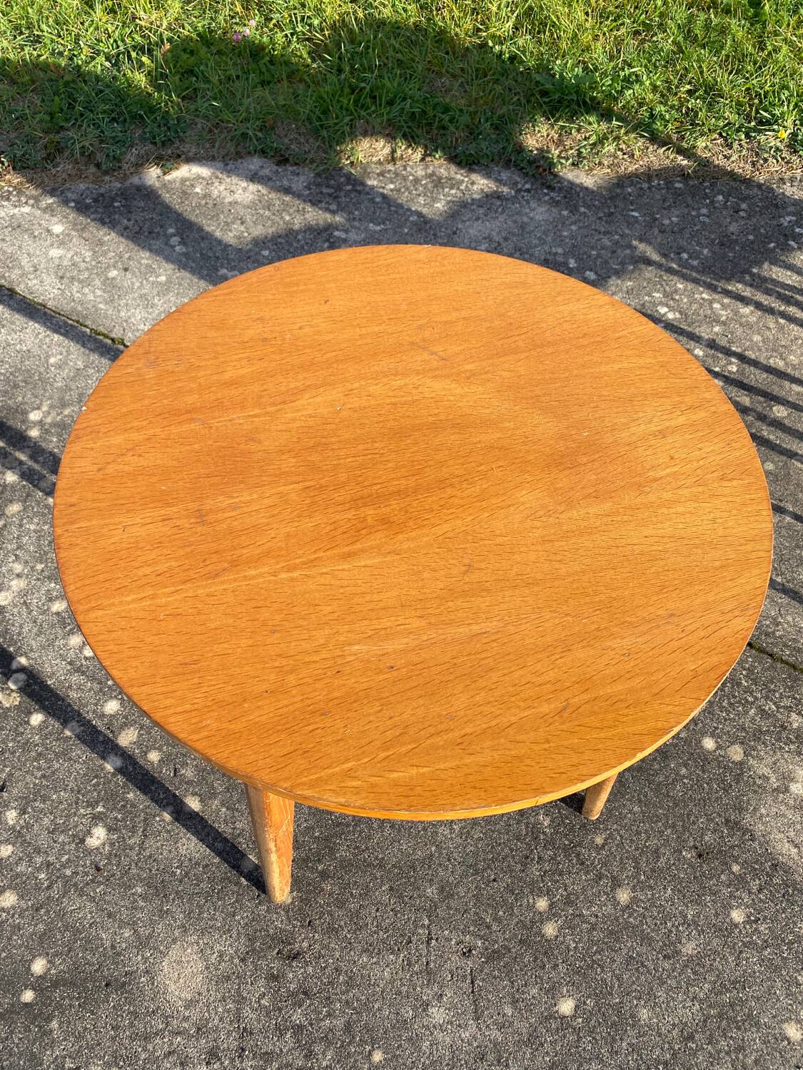 Table and its 3 vintage chairs