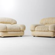 Elegant Italian lounge chairs in cream coloured fabric, 1970s