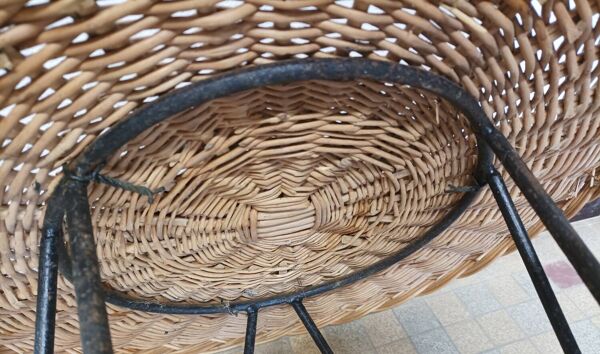 Table basse ronde en rotin et métal vintage