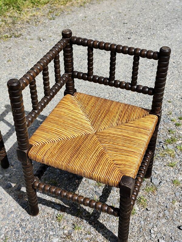 Paire de chaises fauteuils bobbin coin du feu angle