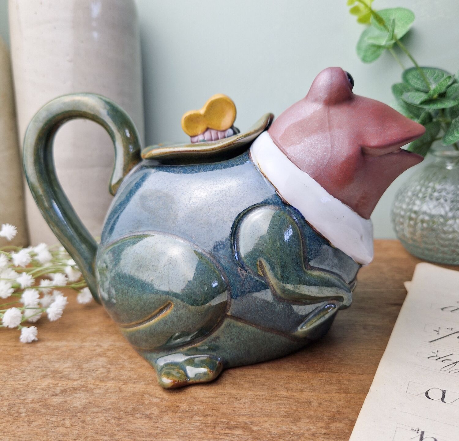 Théière en grès porcelaineux formant un nénuphar