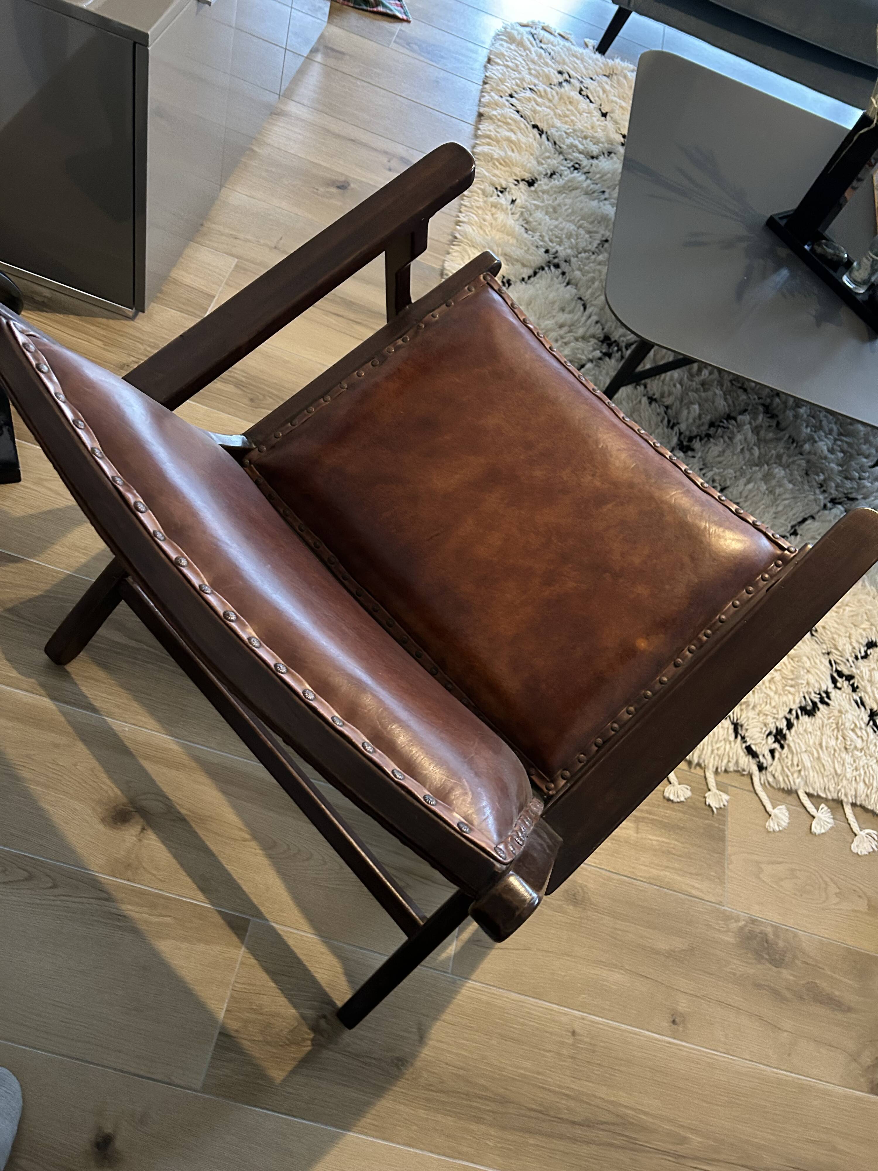Armchair in wood and leather