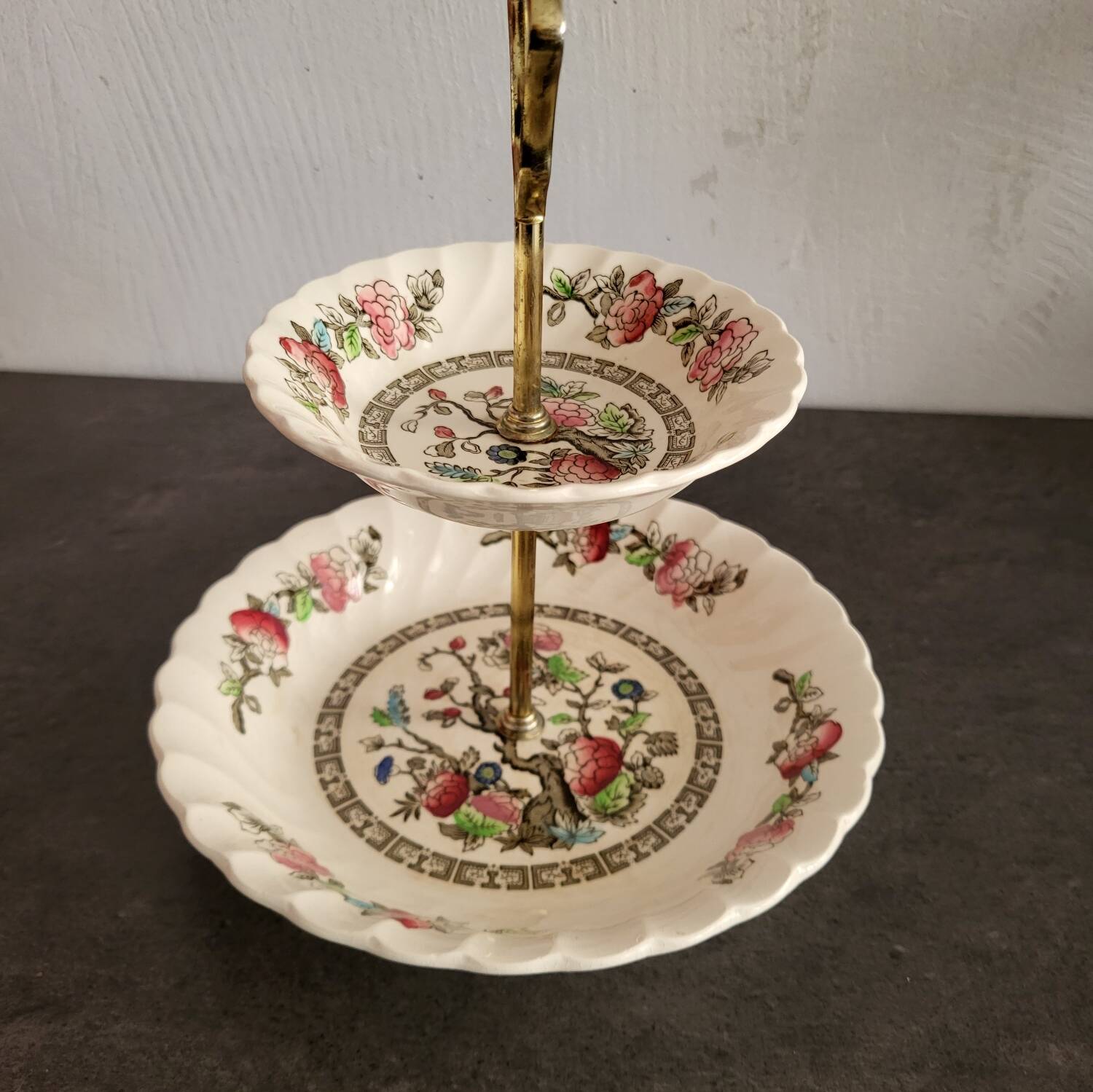 Myott porcelain cake stand in excellent condition.