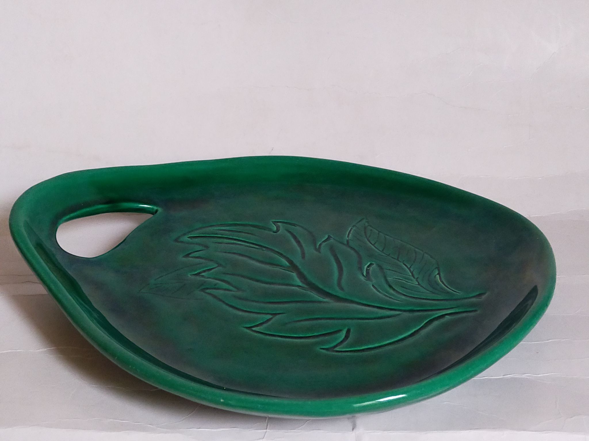 Free-form presentation dish Green Slurry 50s