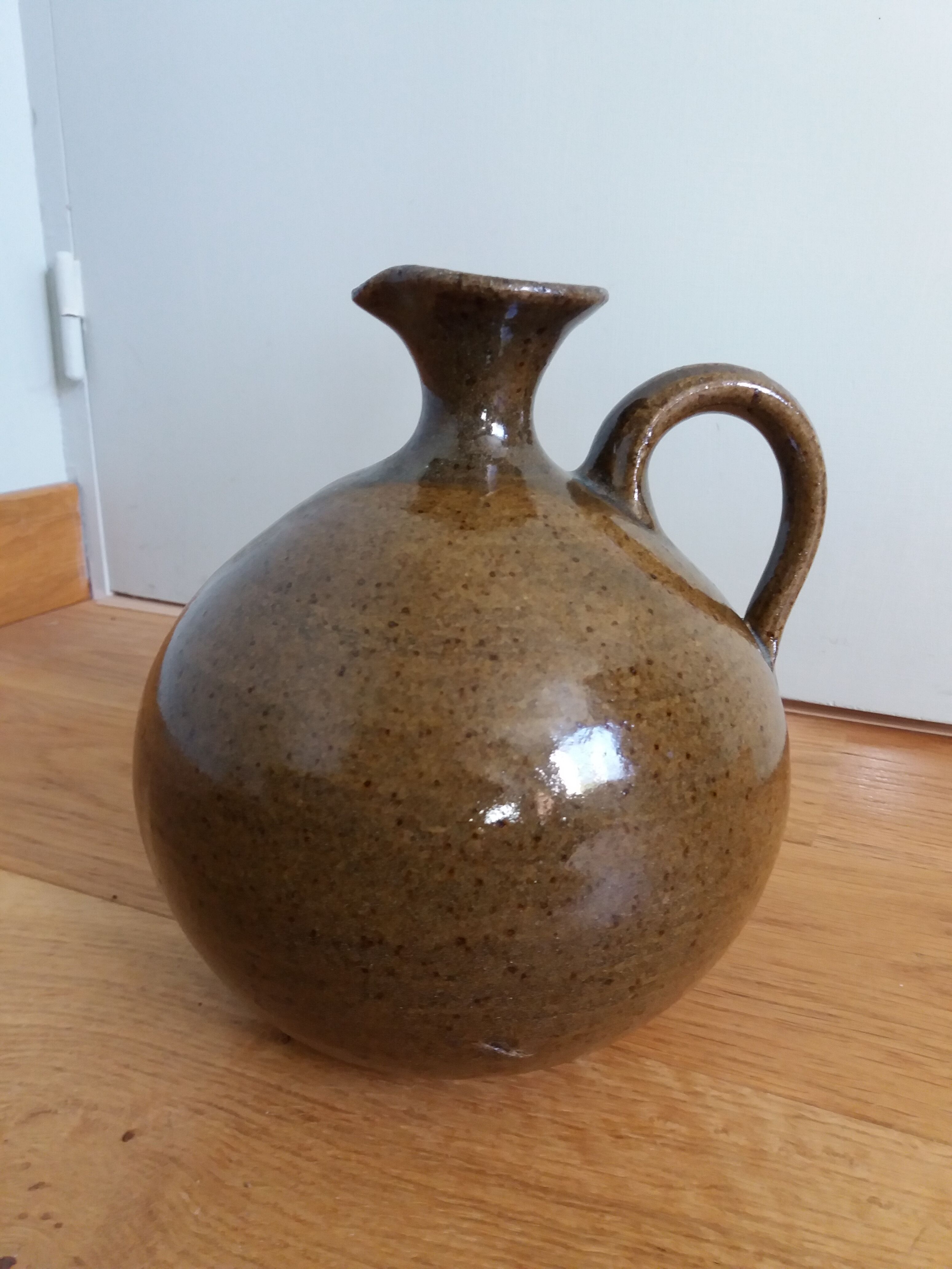 Vase pitcher ball candy sandstone pyrite artisanal pottery of the Bois de Laud