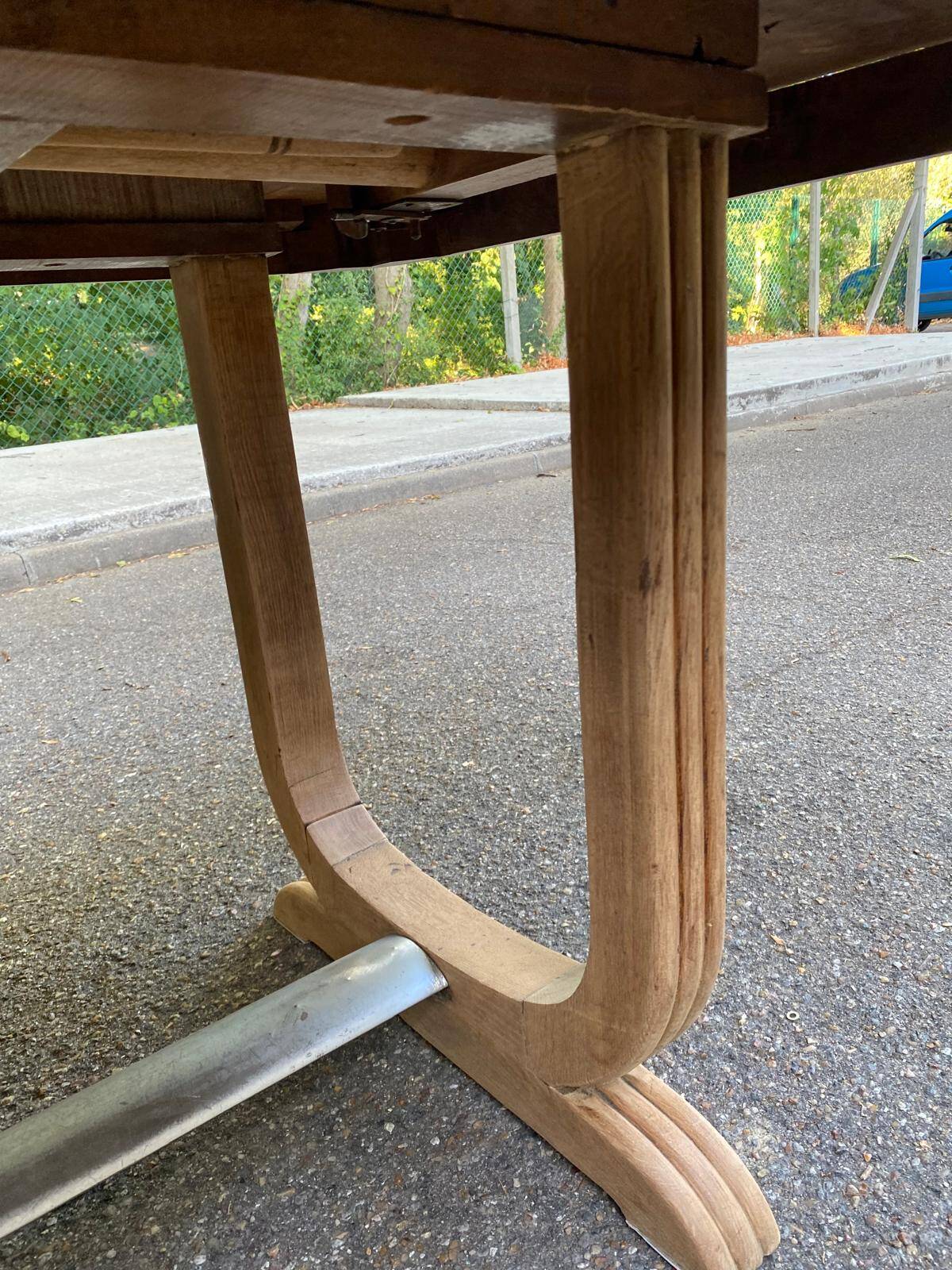 Art Deco dining table with a central pedestal, stripped in solid oak, with 2 extensions.