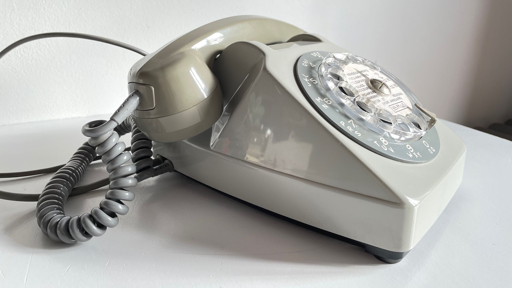 Telephone vintage gris p.t.t. paris