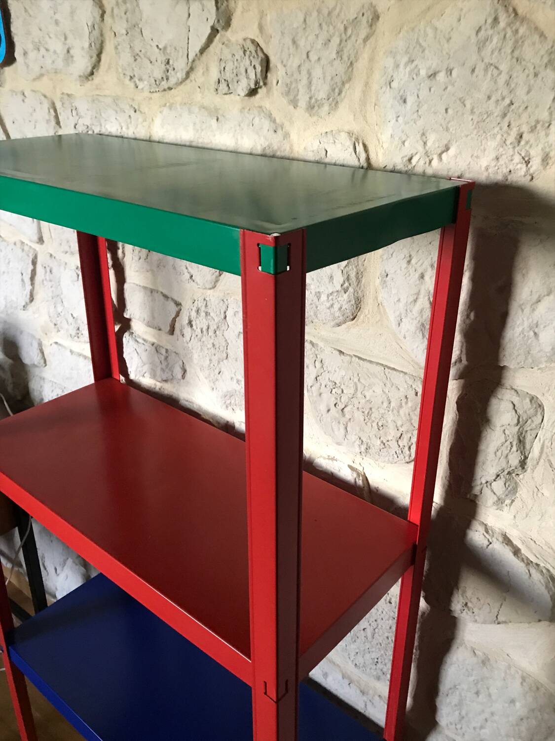 Shelf on multi-colored metal feet
