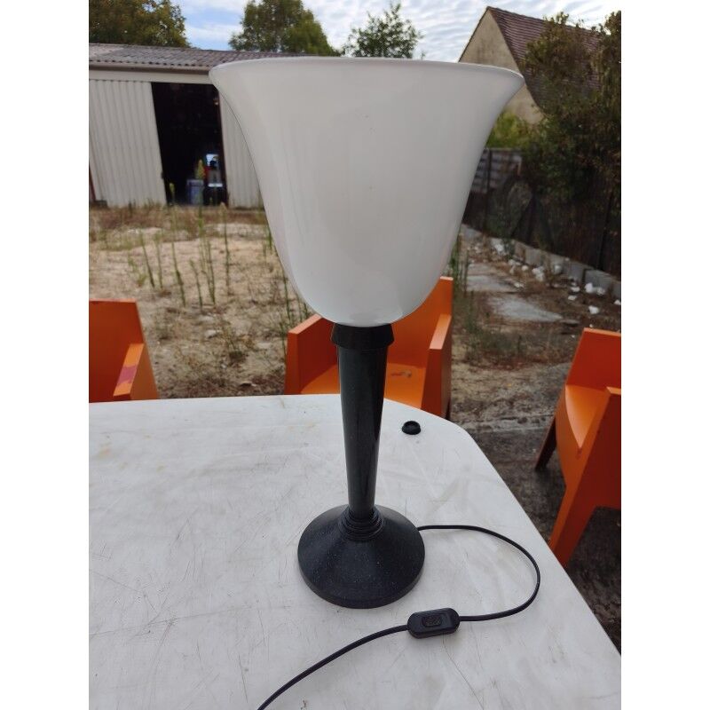 Lampe Jumo bakélite et opaline blanche