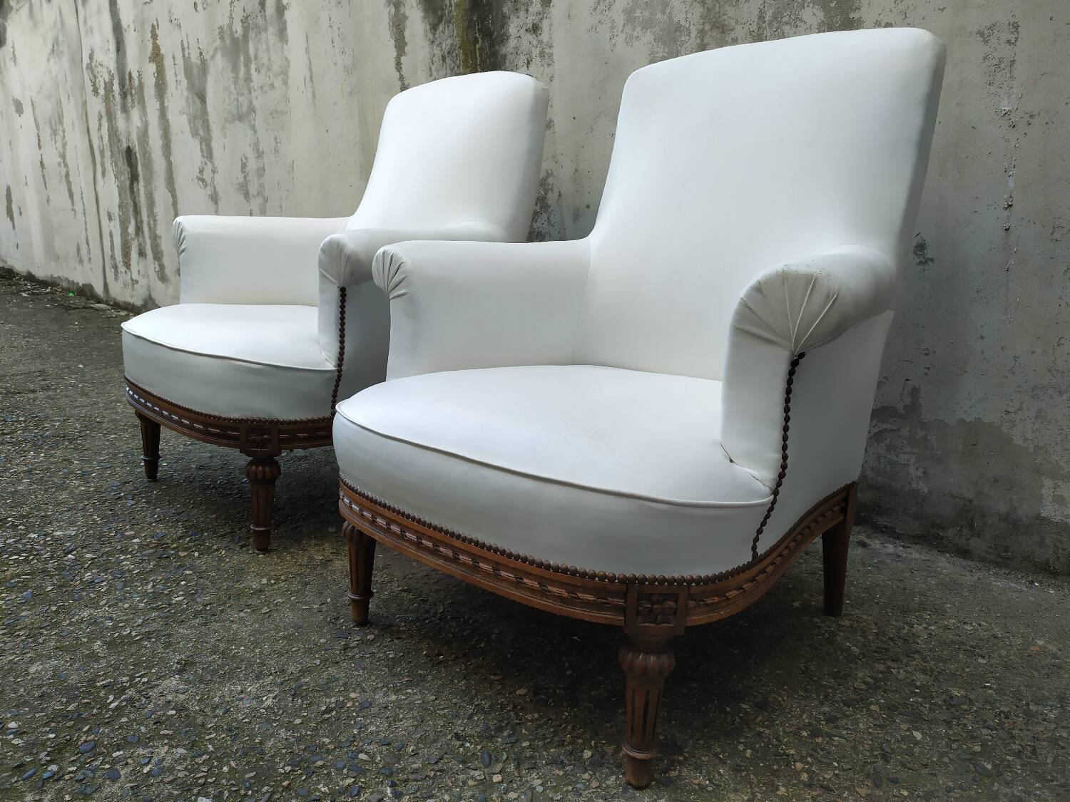Paire de fauteuils Louis XVI
